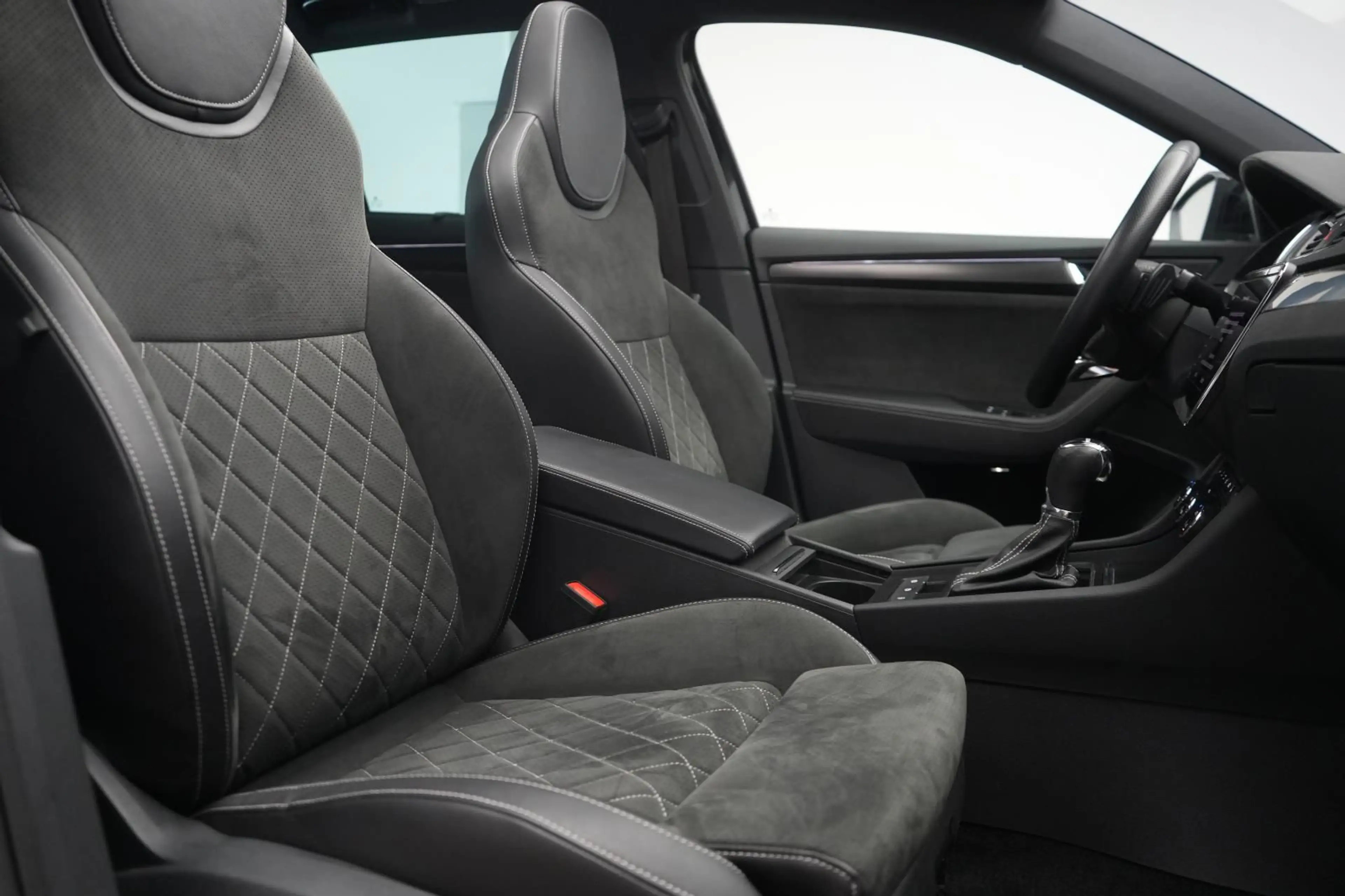 Skoda Superb 1.4 TSI iV DSG Sportline ACC/Kamera/Virtu — photo 8