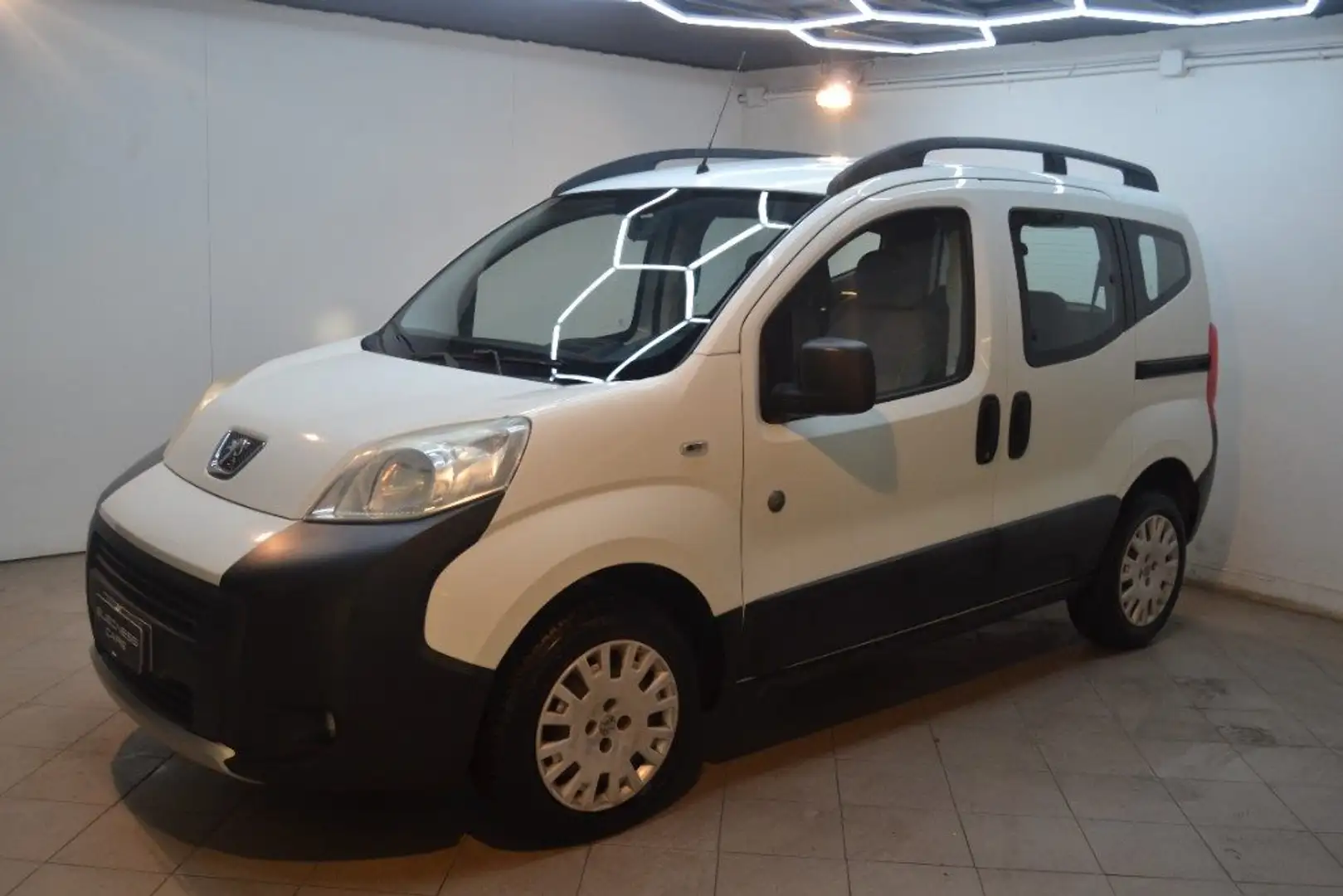 Peugeot Bipper Tepee 1.3 HDi 75 FAP Outdoor Bianco - 1
