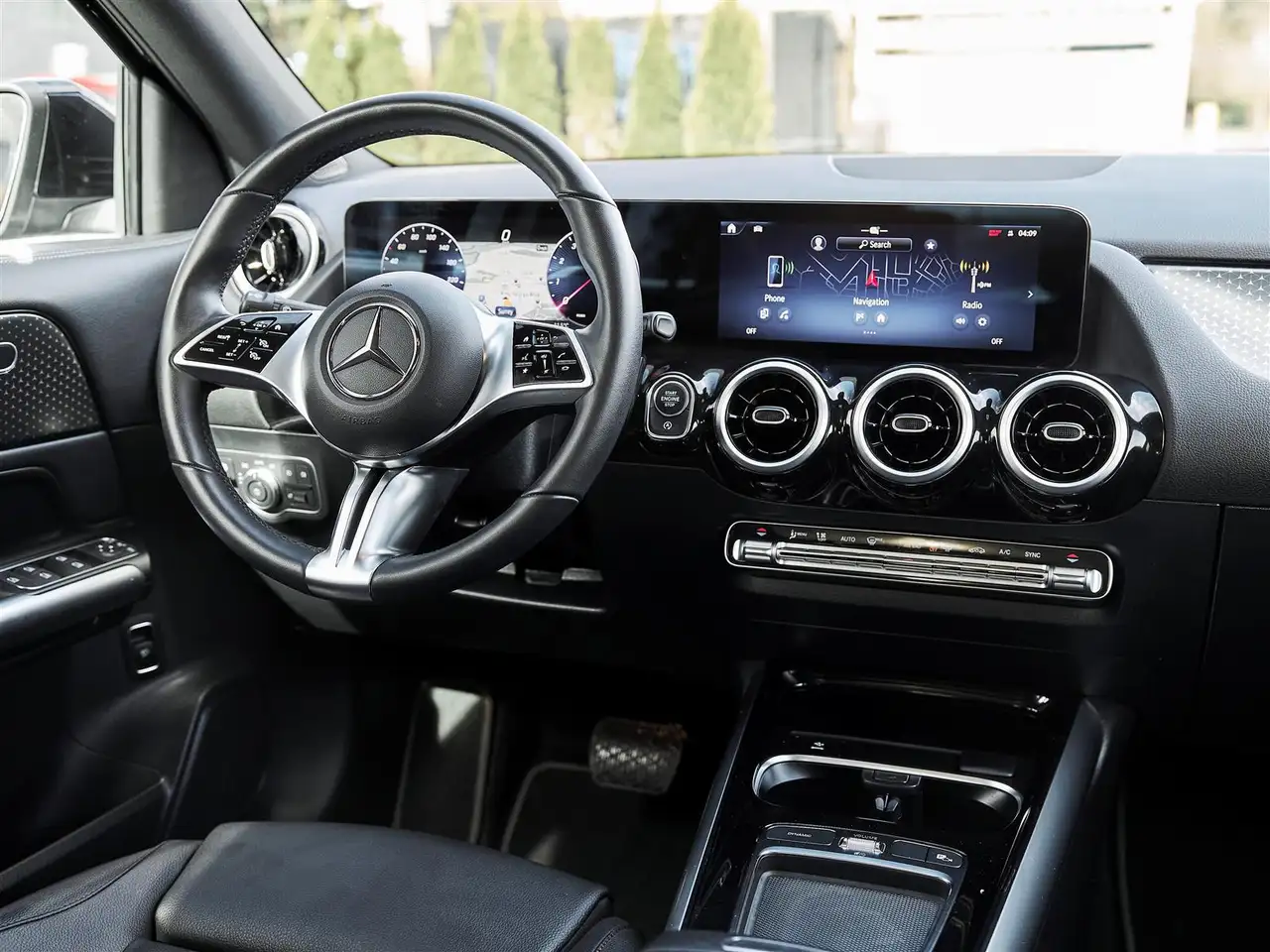 Mercedes-Benz GLA снимка Mercedes-Benz GLA