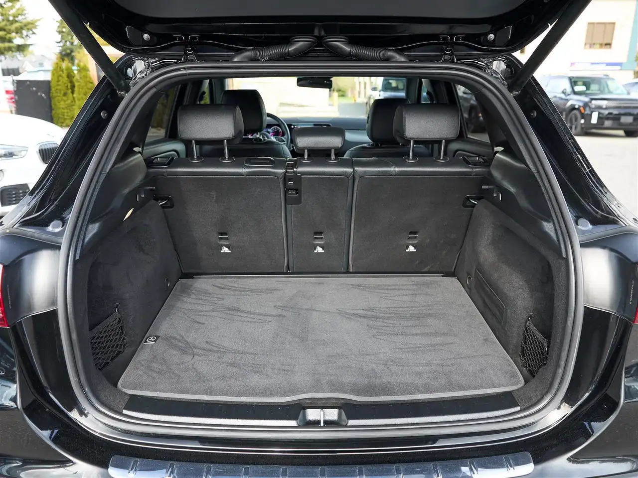 Mercedes-Benz GLA снимка Mercedes-Benz GLA