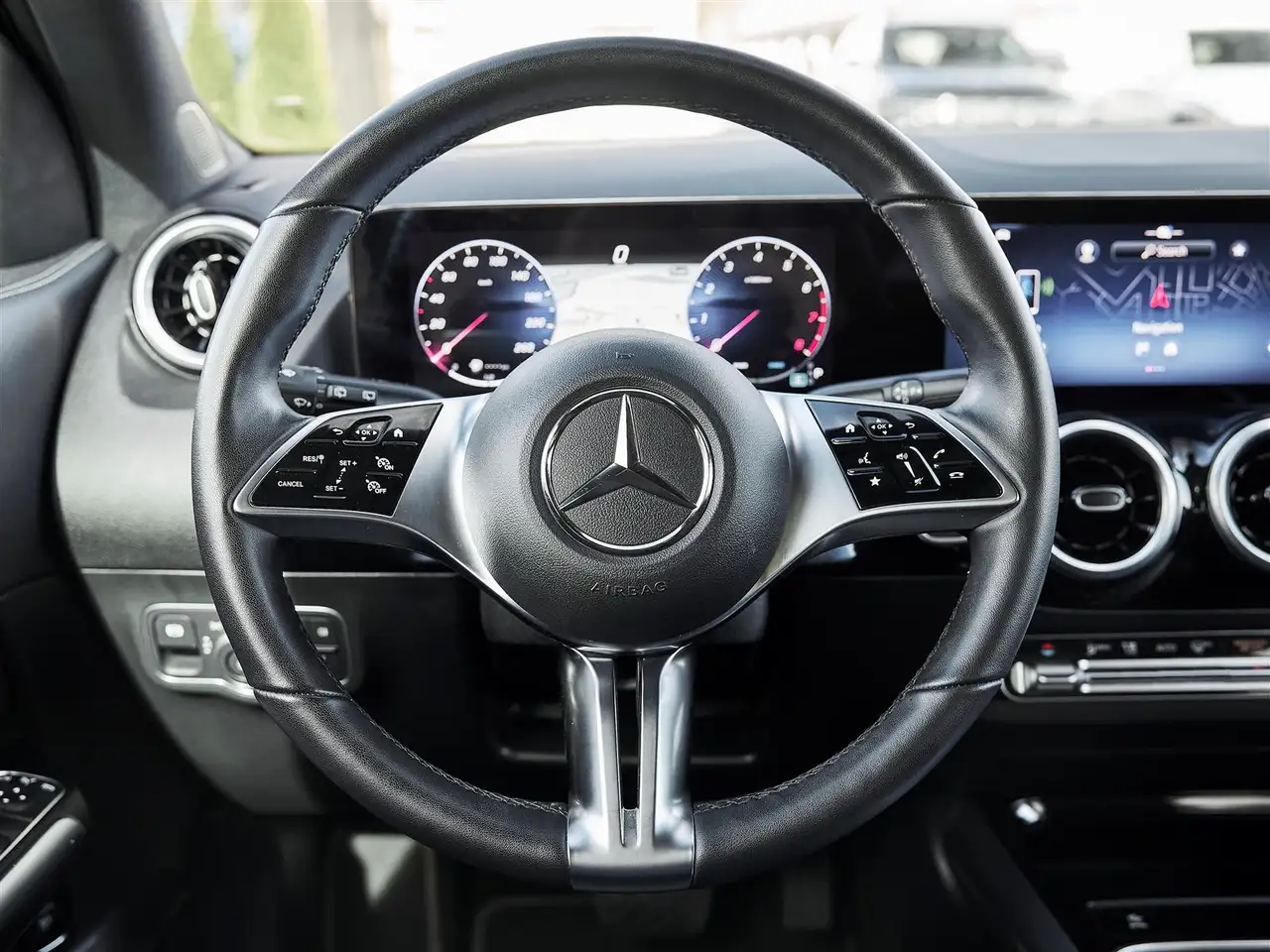 Mercedes-Benz GLA снимка Mercedes-Benz GLA