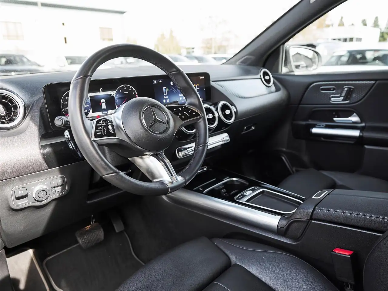 Mercedes-Benz GLA снимка Mercedes-Benz GLA