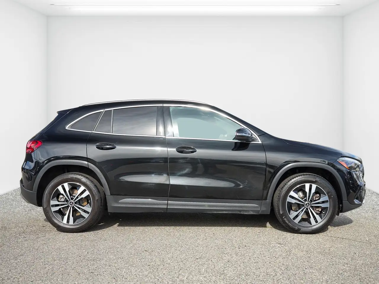 Mercedes-Benz GLA снимка Mercedes-Benz GLA
