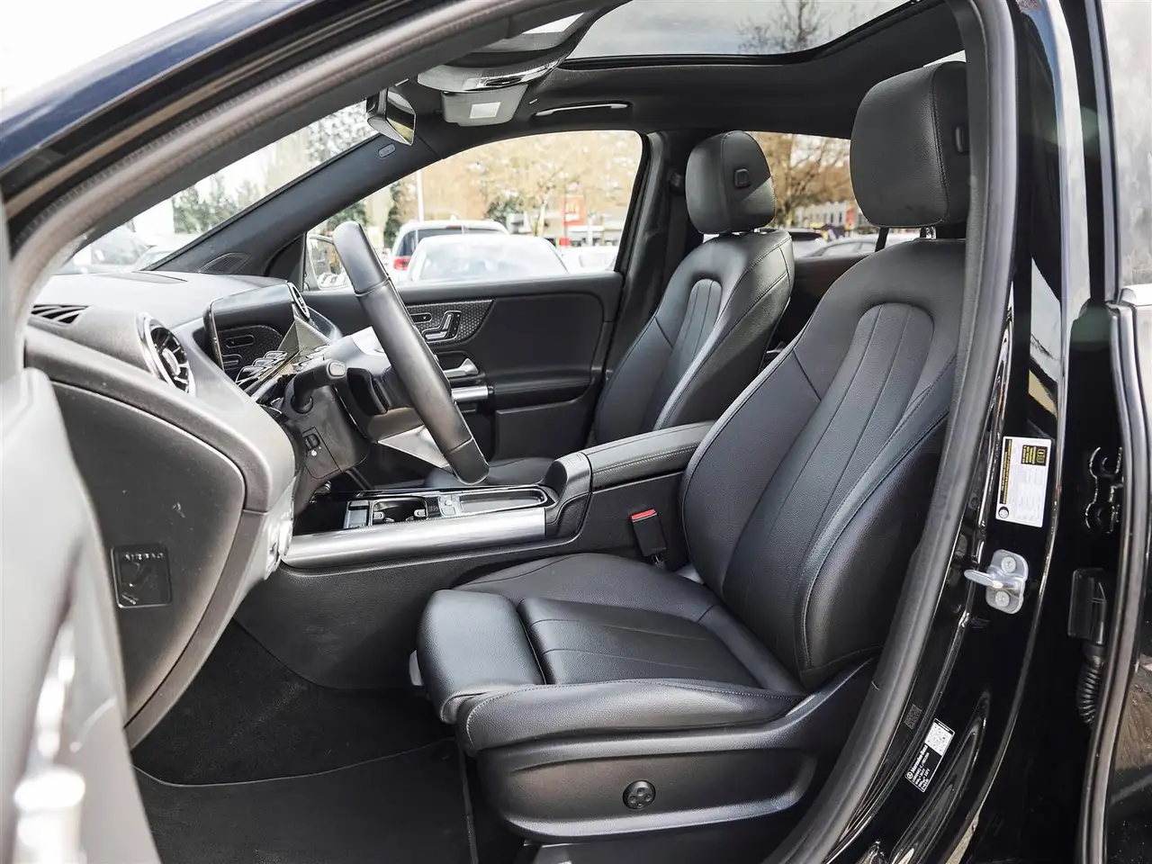 Mercedes-Benz GLA снимка Mercedes-Benz GLA
