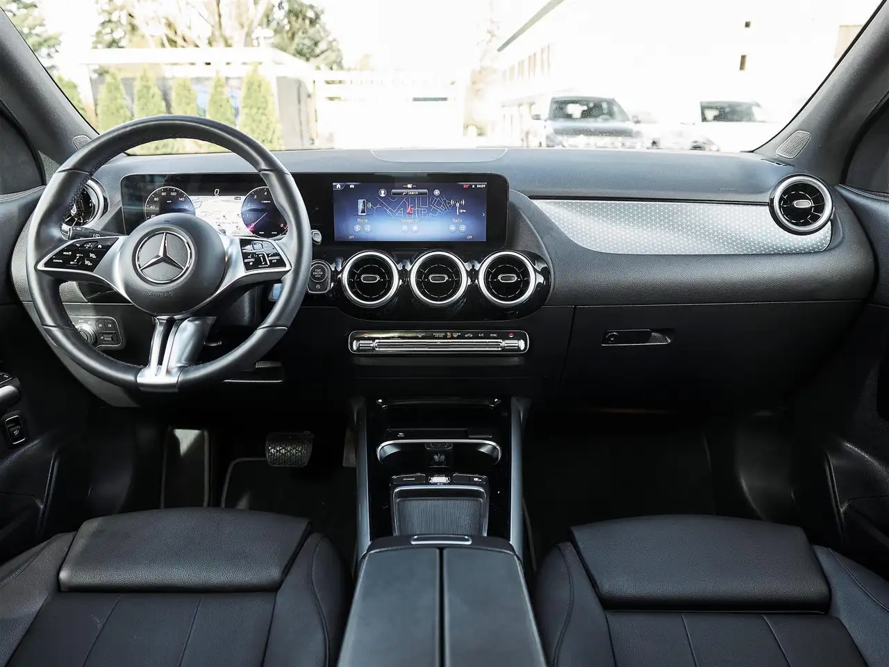 Mercedes-Benz GLA снимка Mercedes-Benz GLA