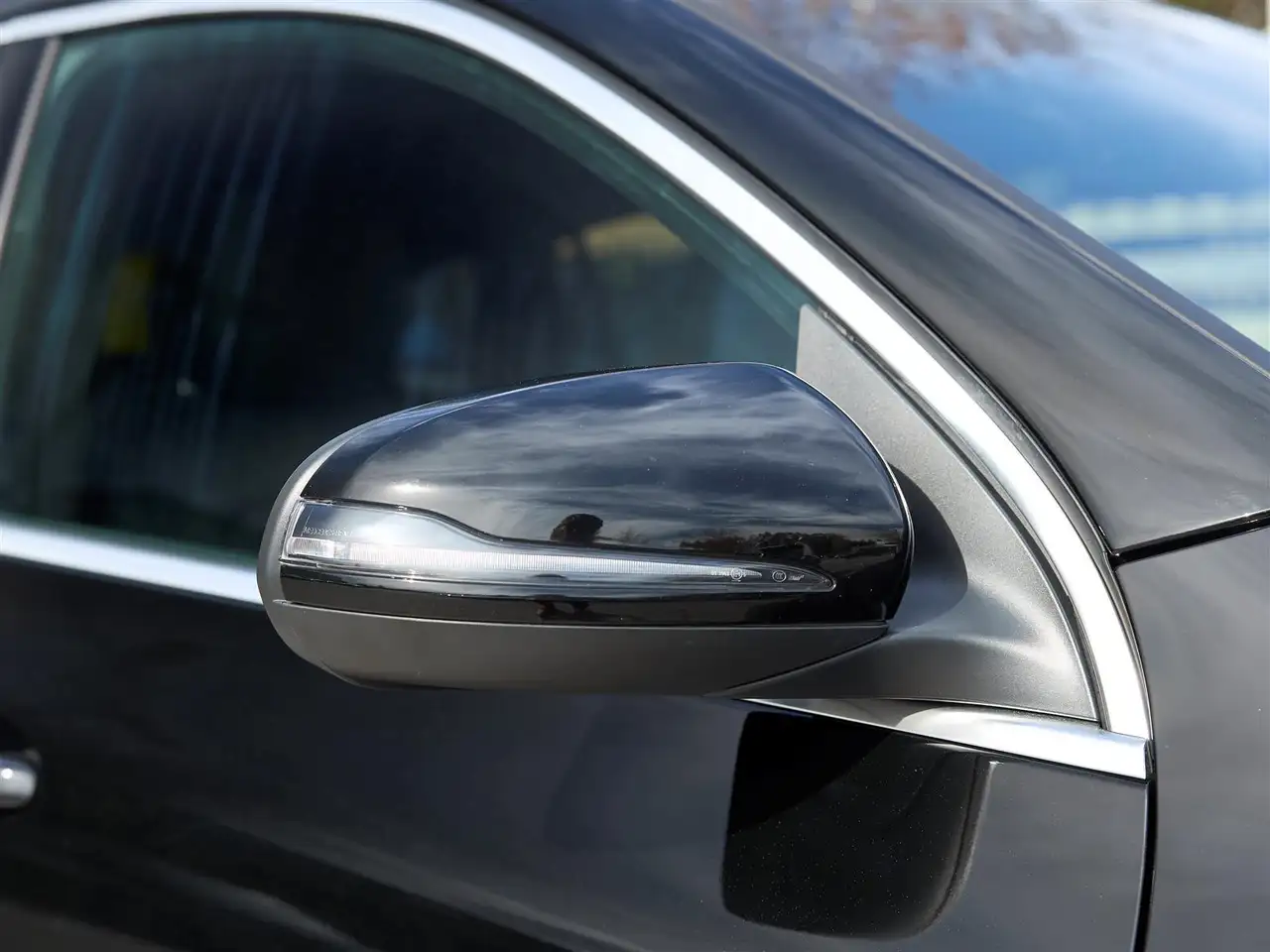 Mercedes-Benz GLA снимка Mercedes-Benz GLA
