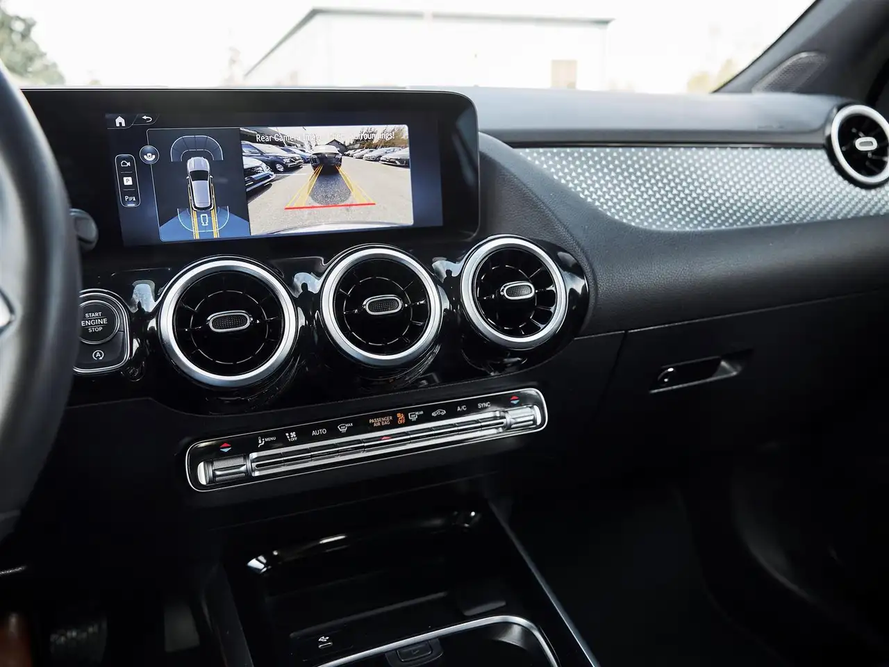 Mercedes-Benz GLA снимка Mercedes-Benz GLA