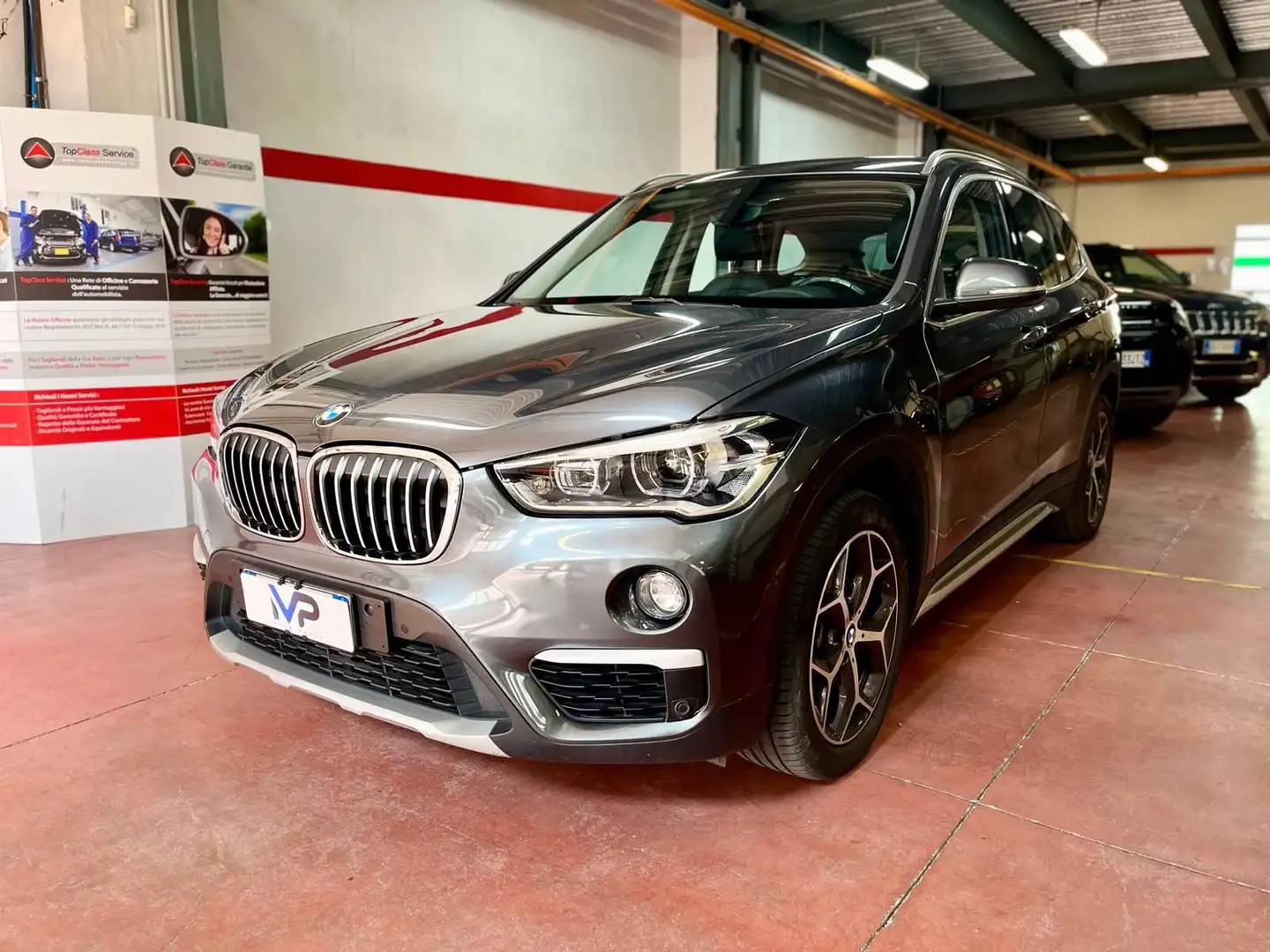 BMW X1 sDrive18i xLine Grigio - 1
