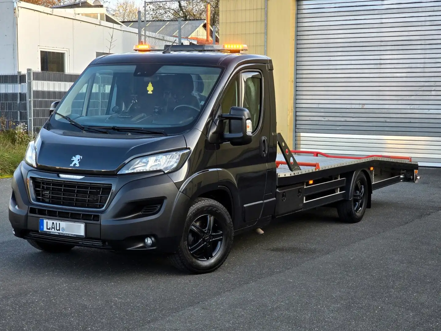 Peugeot Boxer 165 BlueHDi L4 S&S 1.HD+LUFTFED.+AHK+KLIMA Schwarz - 2