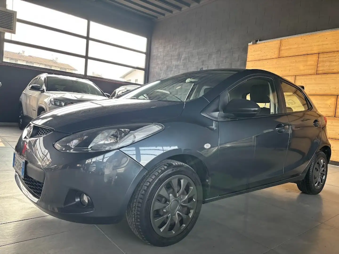 Mazda 2 5p 1.3 16V 75cv NEOPATENTATI Gris - 1