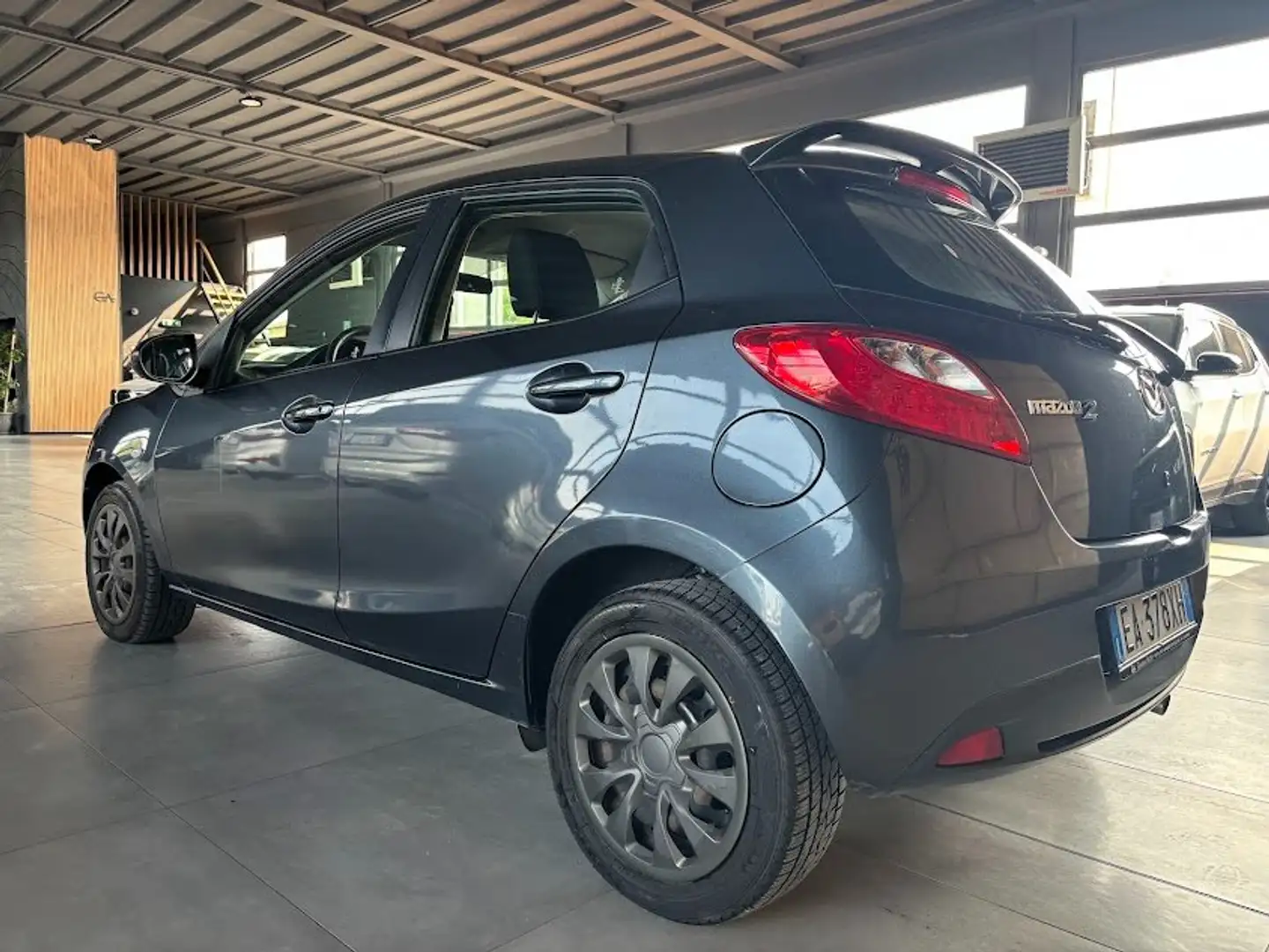 Mazda 2 5p 1.3 16V 75cv NEOPATENTATI Gris - 2