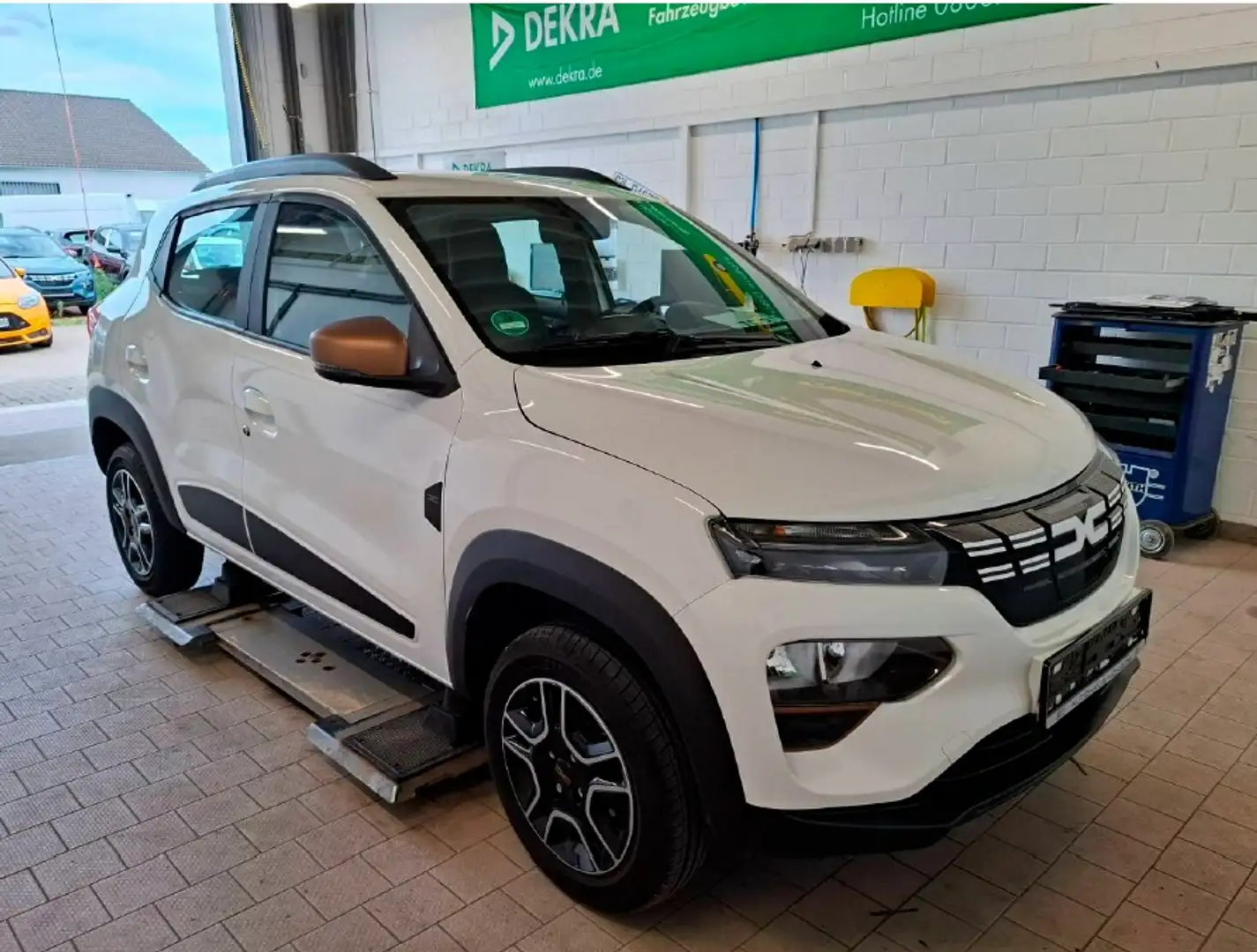 Dacia Spring Electric Extreme 65 Navi - Kamera Weiß - 1
