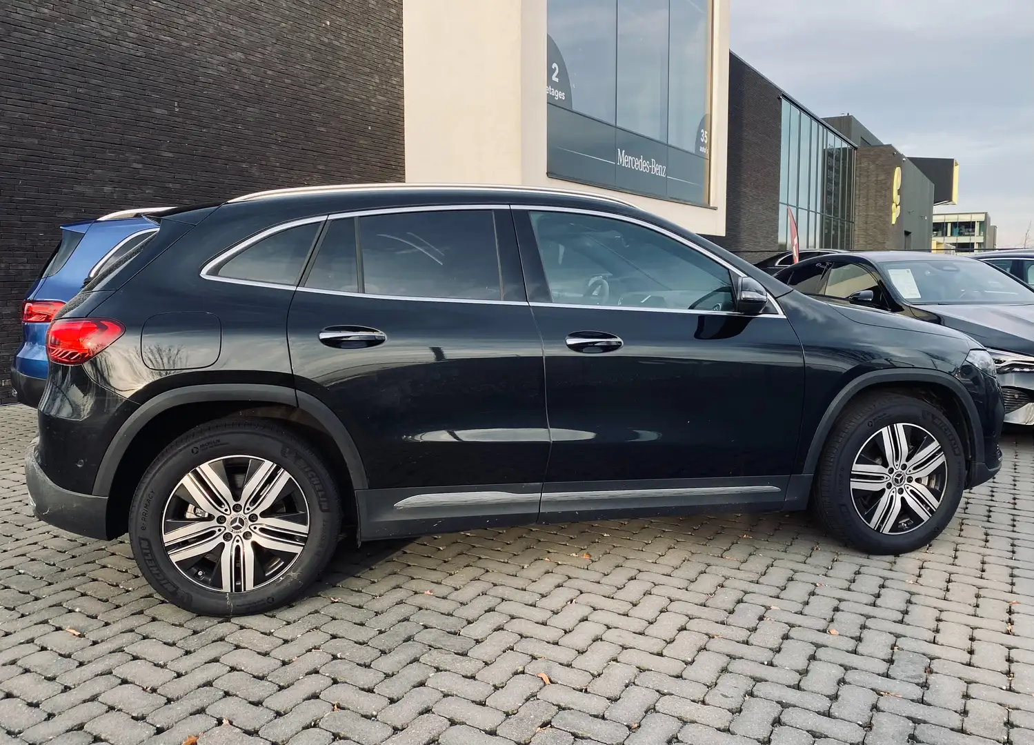 Mercedes-Benz EQA 350 4M LUXURY Distronic/HandsFree/Dodeh/Ambiente/Trekh Noir - 2