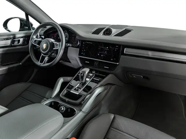 Porsche Cayenne view 8