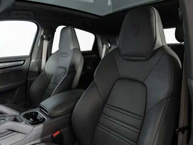 Porsche Cayenne view 15