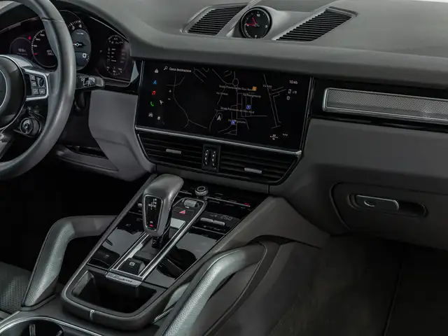 Porsche Cayenne view 9