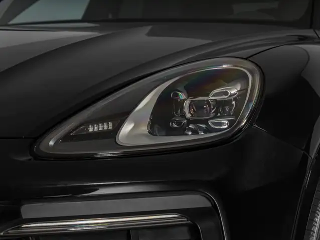 Porsche Cayenne view 11