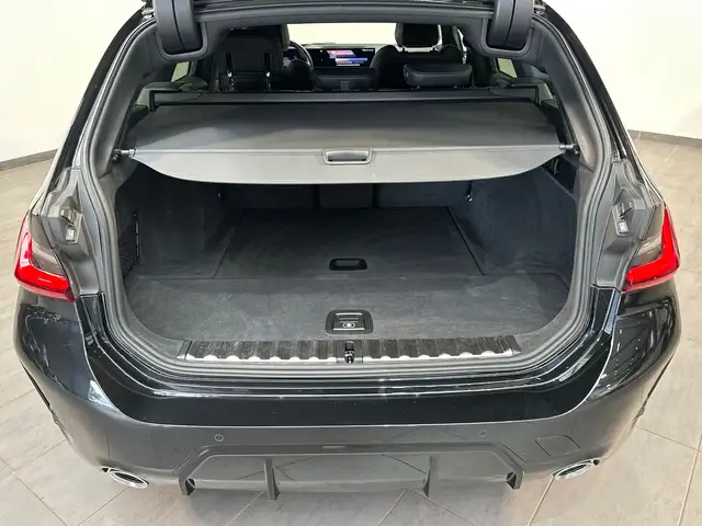 BMW 3 Series view 6