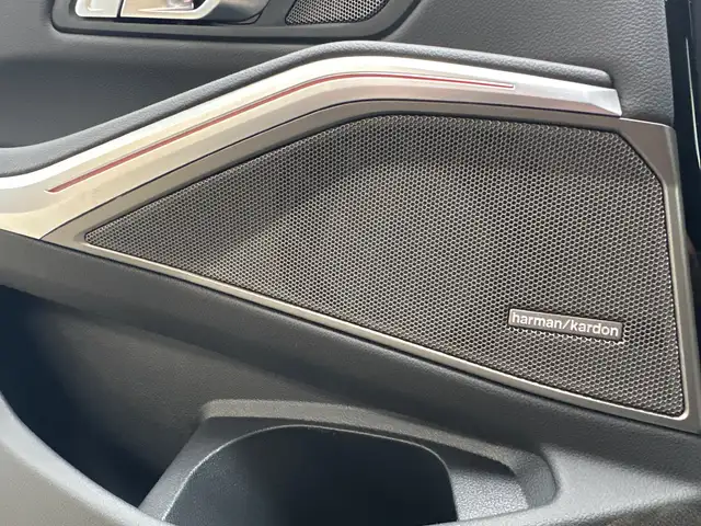 BMW 3 Series view 8