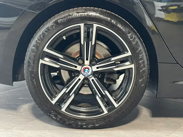 BMW 3 Series view 3
