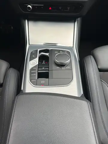 BMW 3 Series view 14