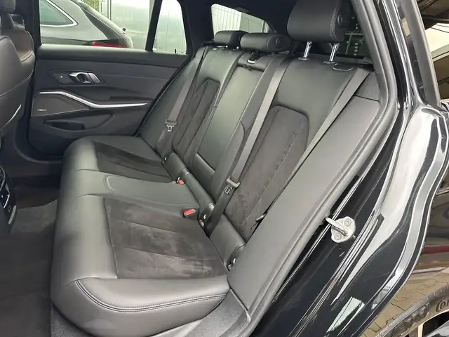 BMW 3 Series view 11