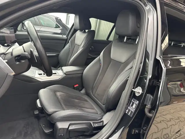 BMW 3 Series view 10