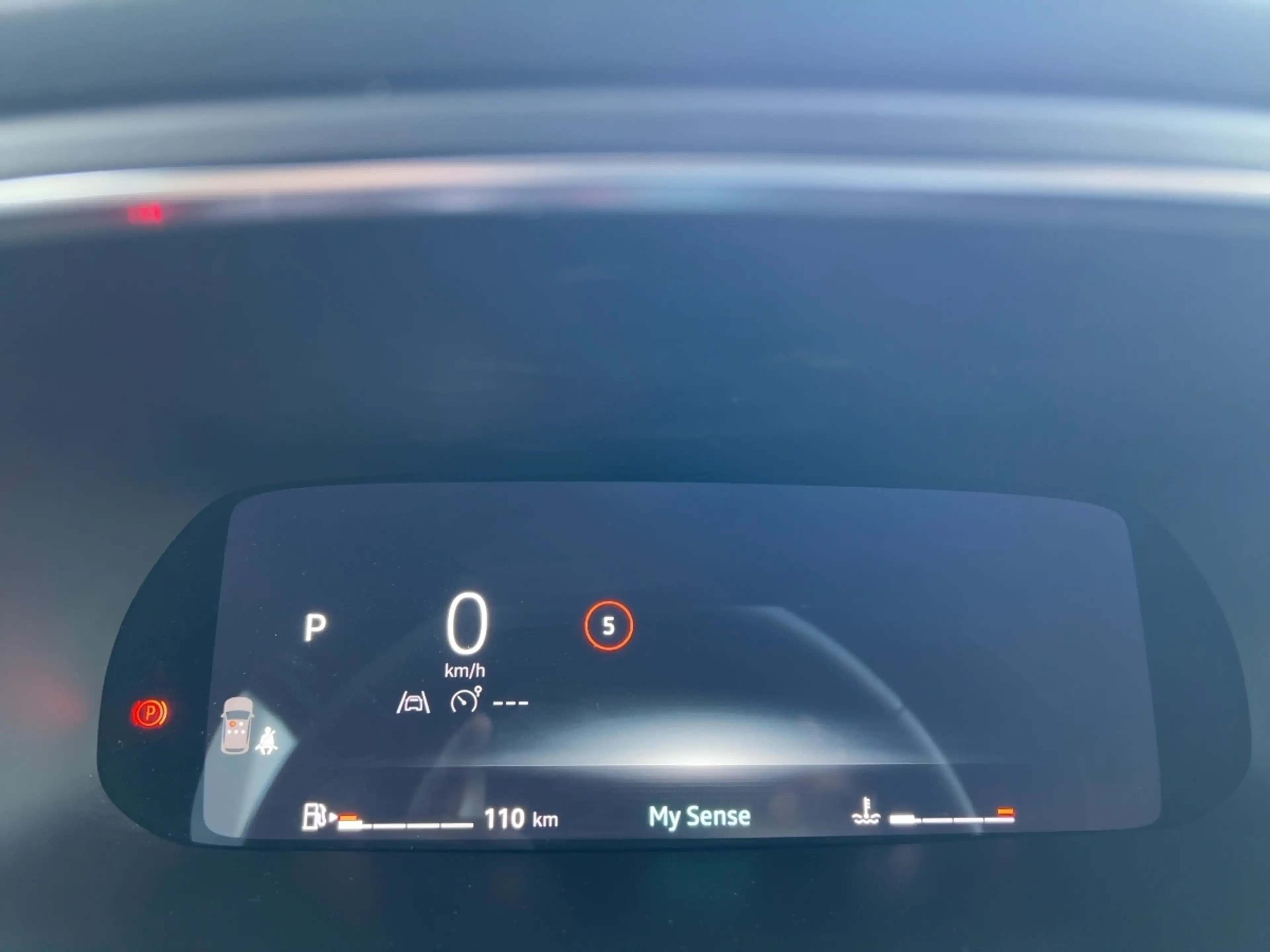 Renault Arkana TECHNO Mild Hybrid 140 EDC Apple CarPlay BT — photo 13