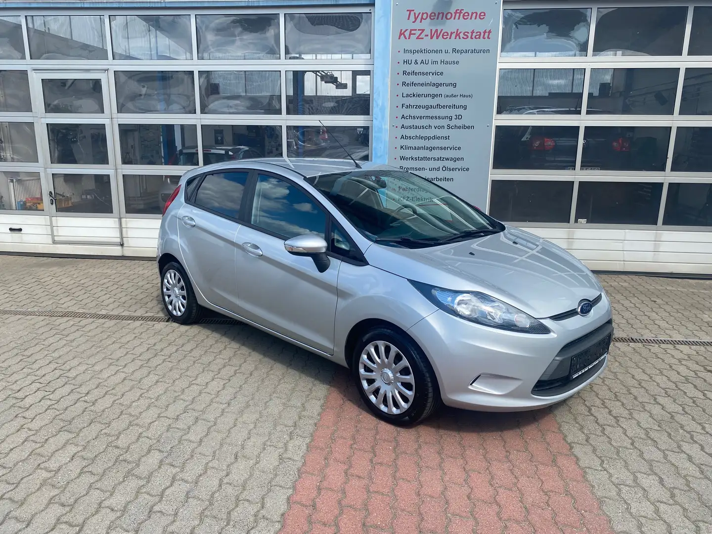 Ford Fiesta 1.25 Trend, USB, 2.Hand, HU/AU neu Argento - 1