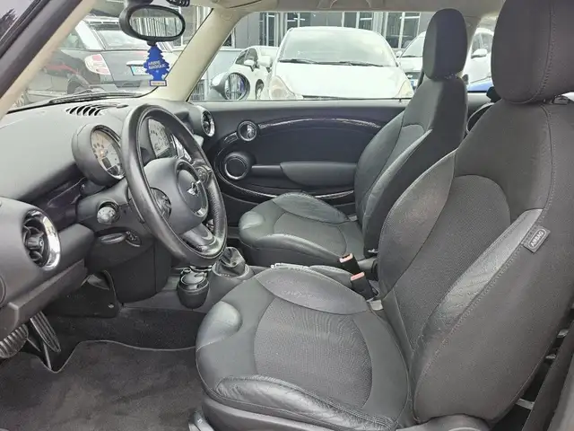 Mini Cooper Cooper view 8