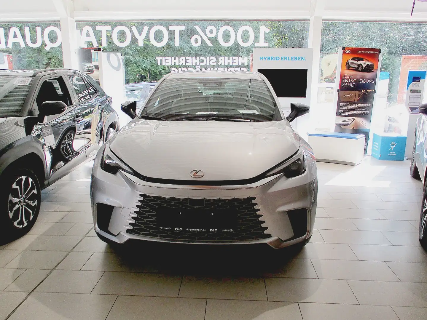 Lexus LBX 1.5 Hybrid Elegant andere Farben verfügbar Silber - 2