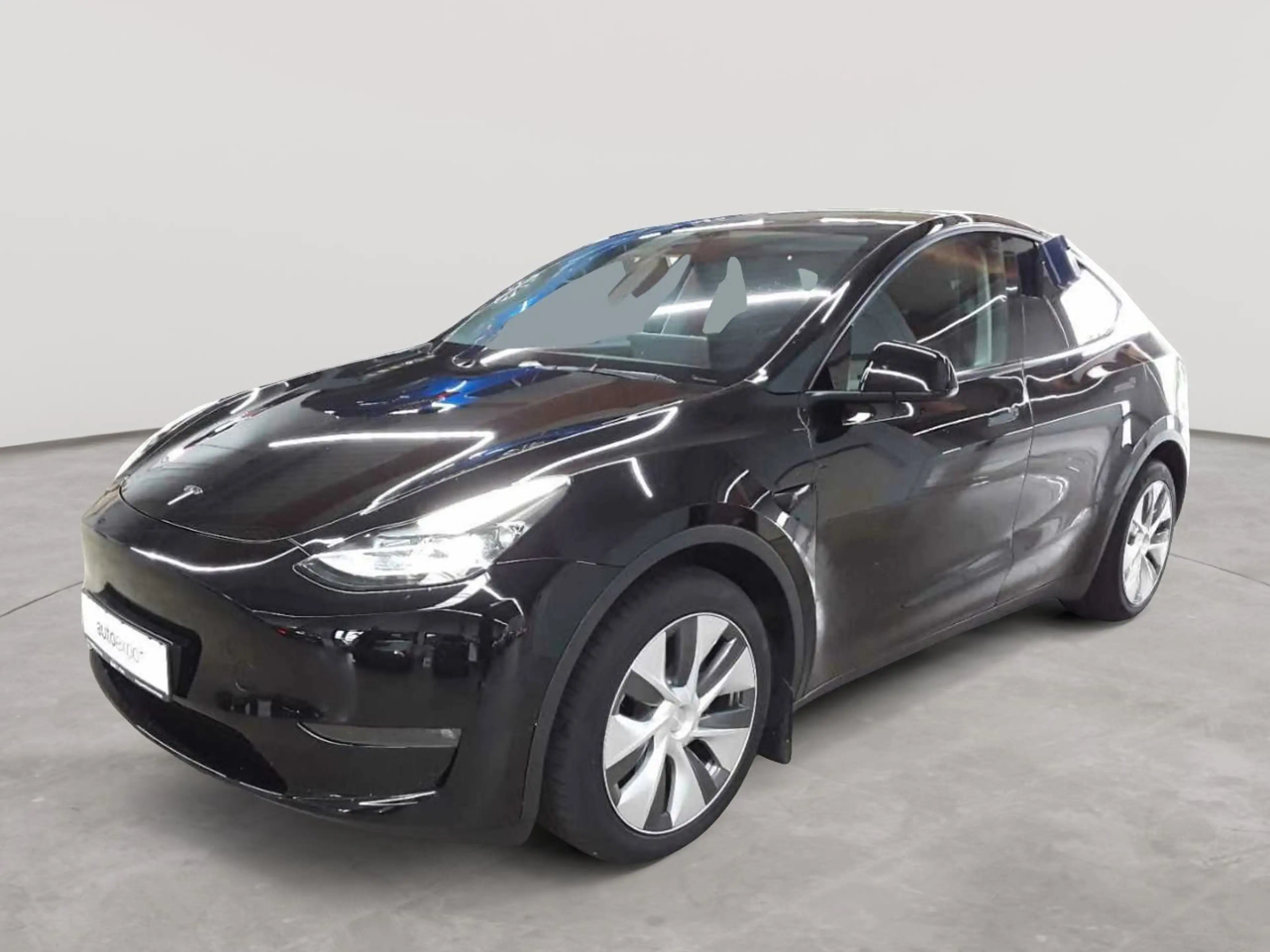 Tesla Model Y Long Range Dual Motor AWD — photo 2