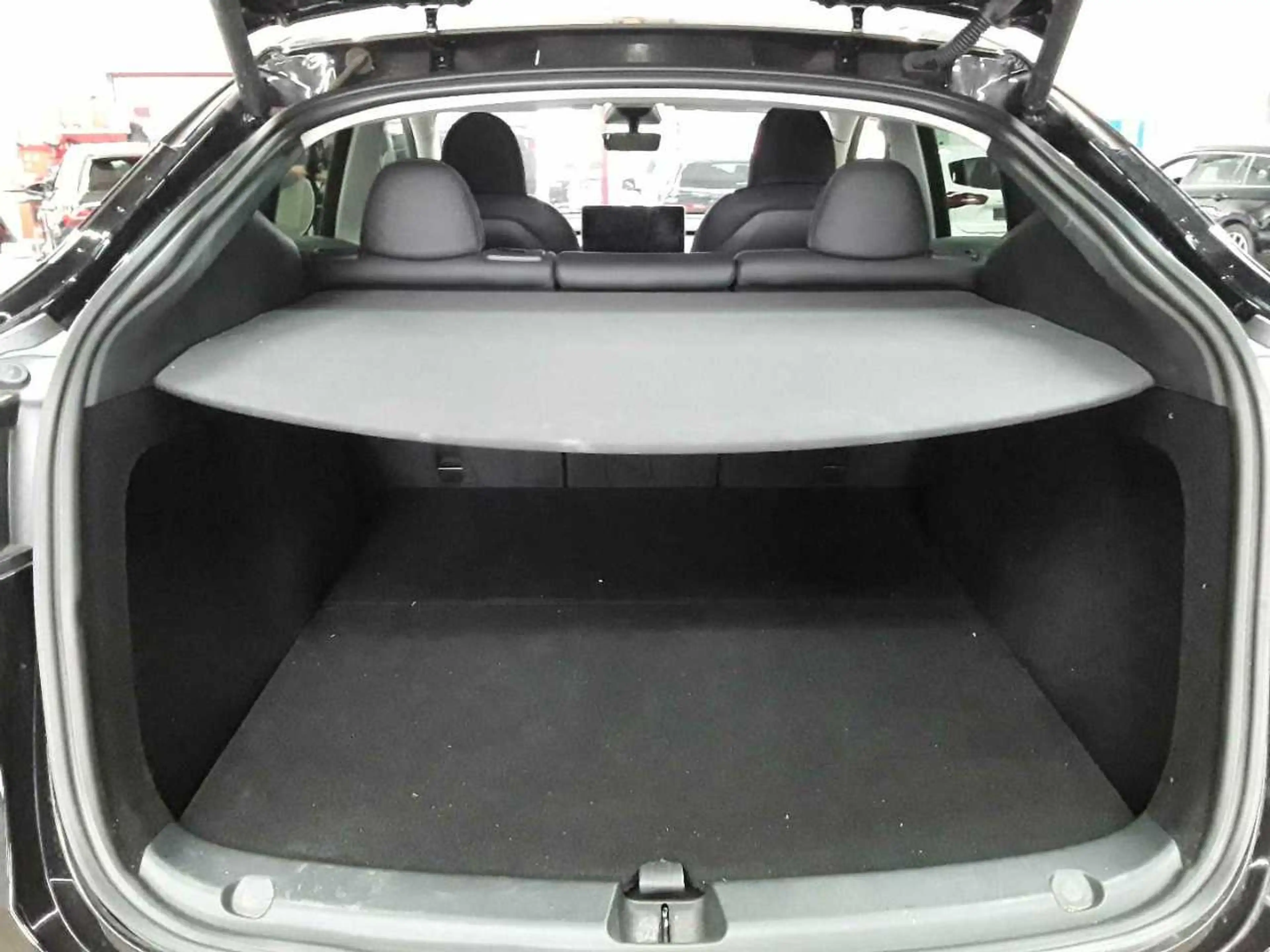 Tesla Model Y Long Range Dual Motor AWD — photo 15