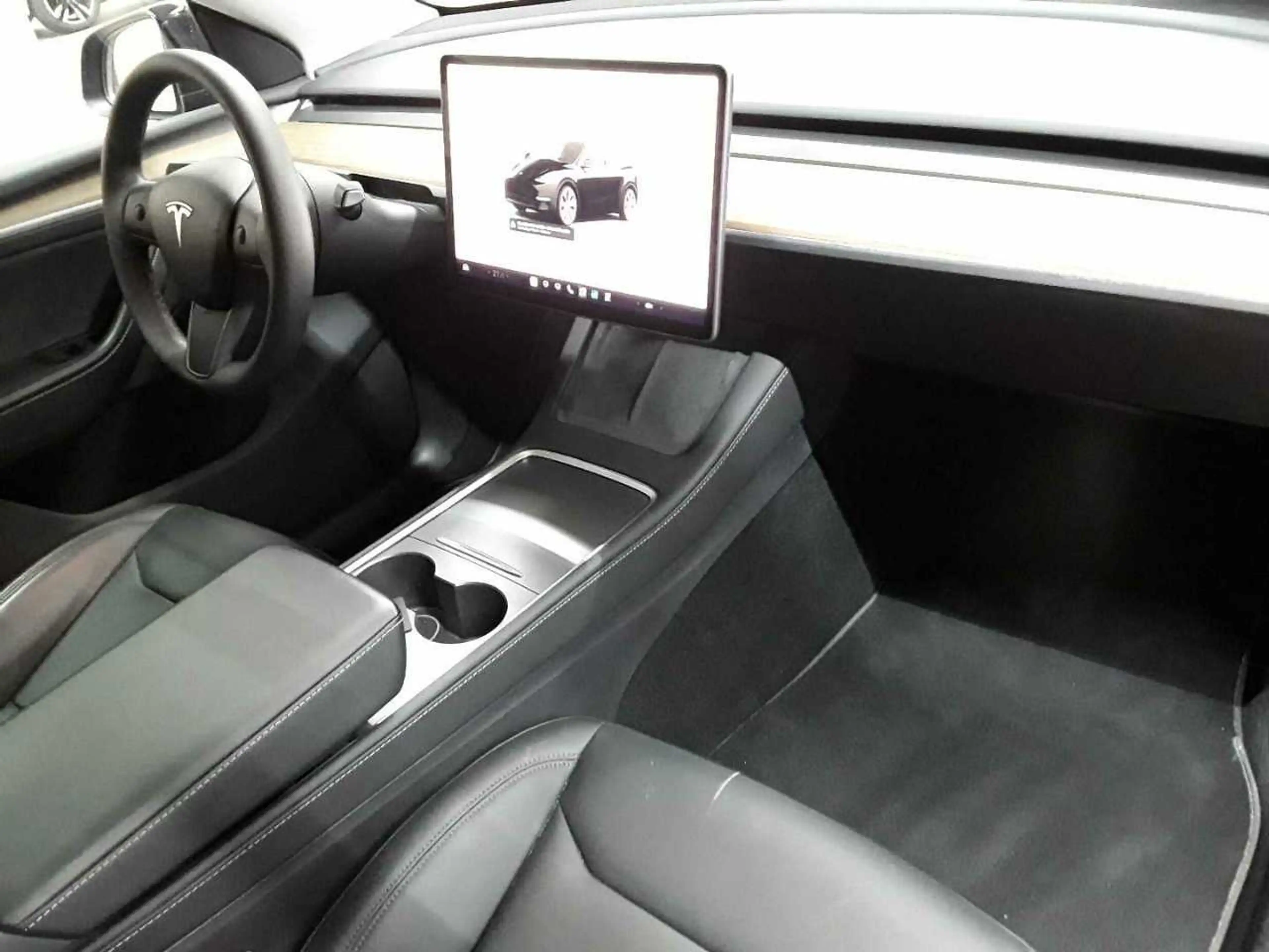 Tesla Model Y Long Range Dual Motor AWD — photo 9