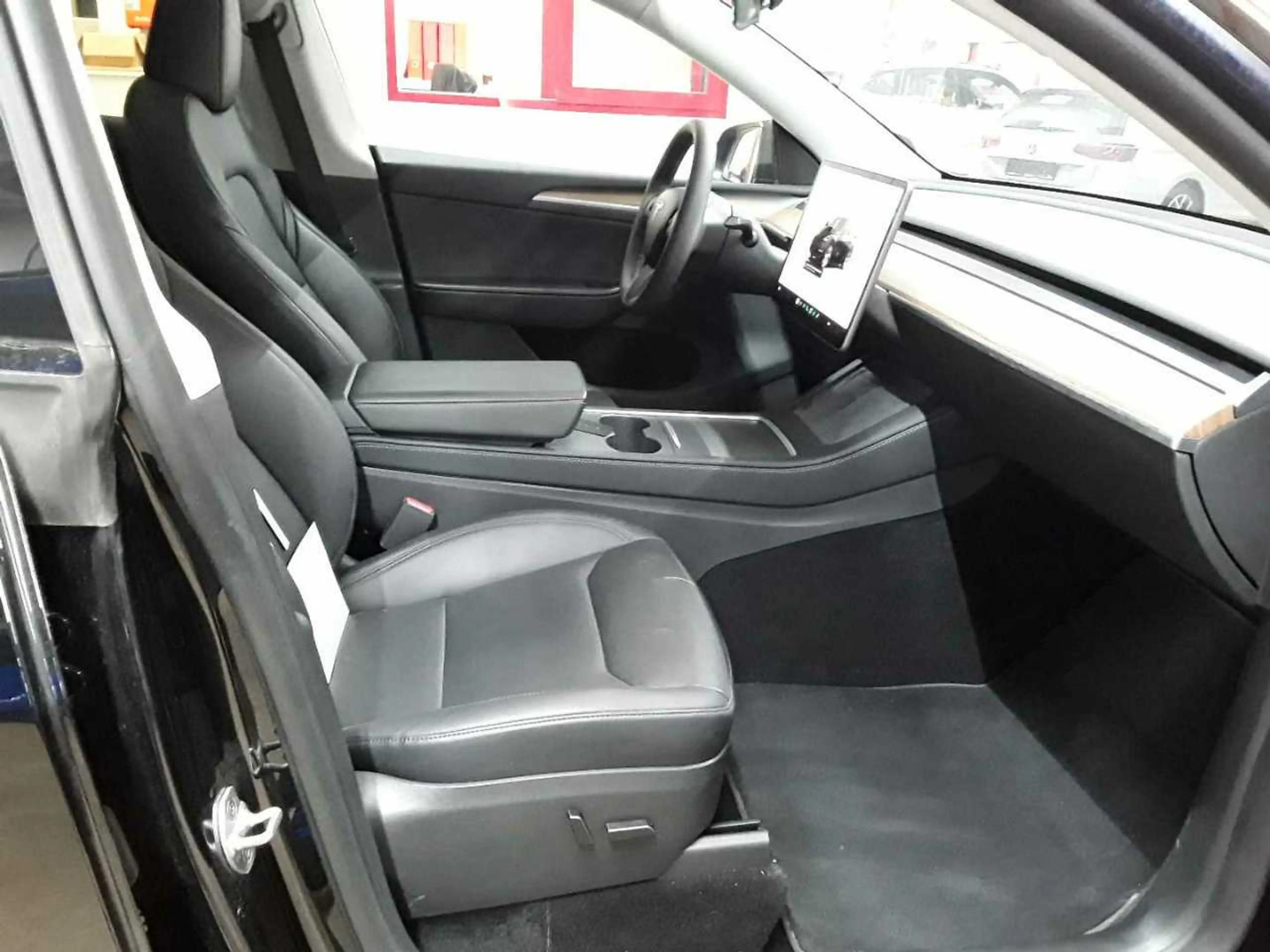 Tesla Model Y Long Range Dual Motor AWD — photo 8