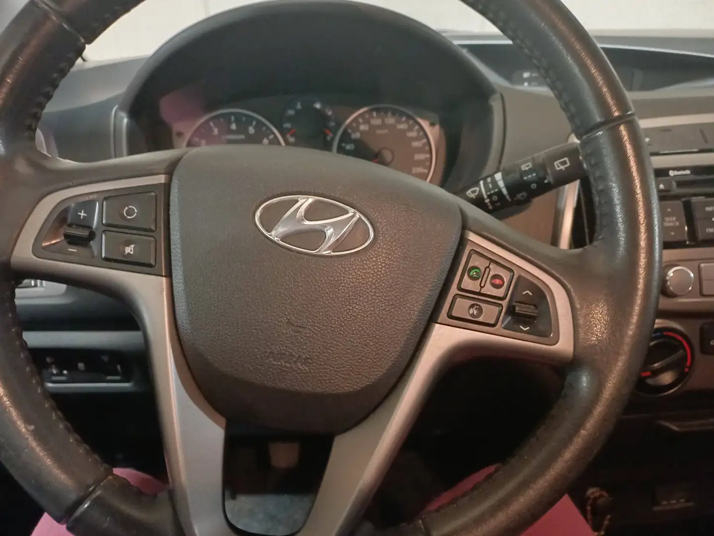 Hyundai i20 i20 1,25 Life Life Silber - 1