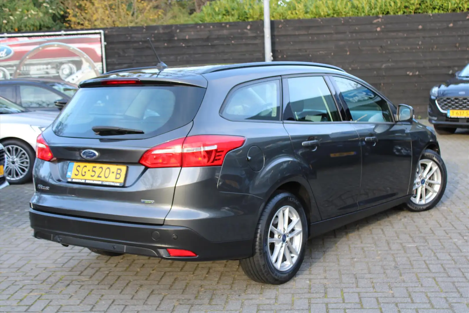 Ford Focus 1.0 EcoBoost 100pk Trend Wagon Gris - 2