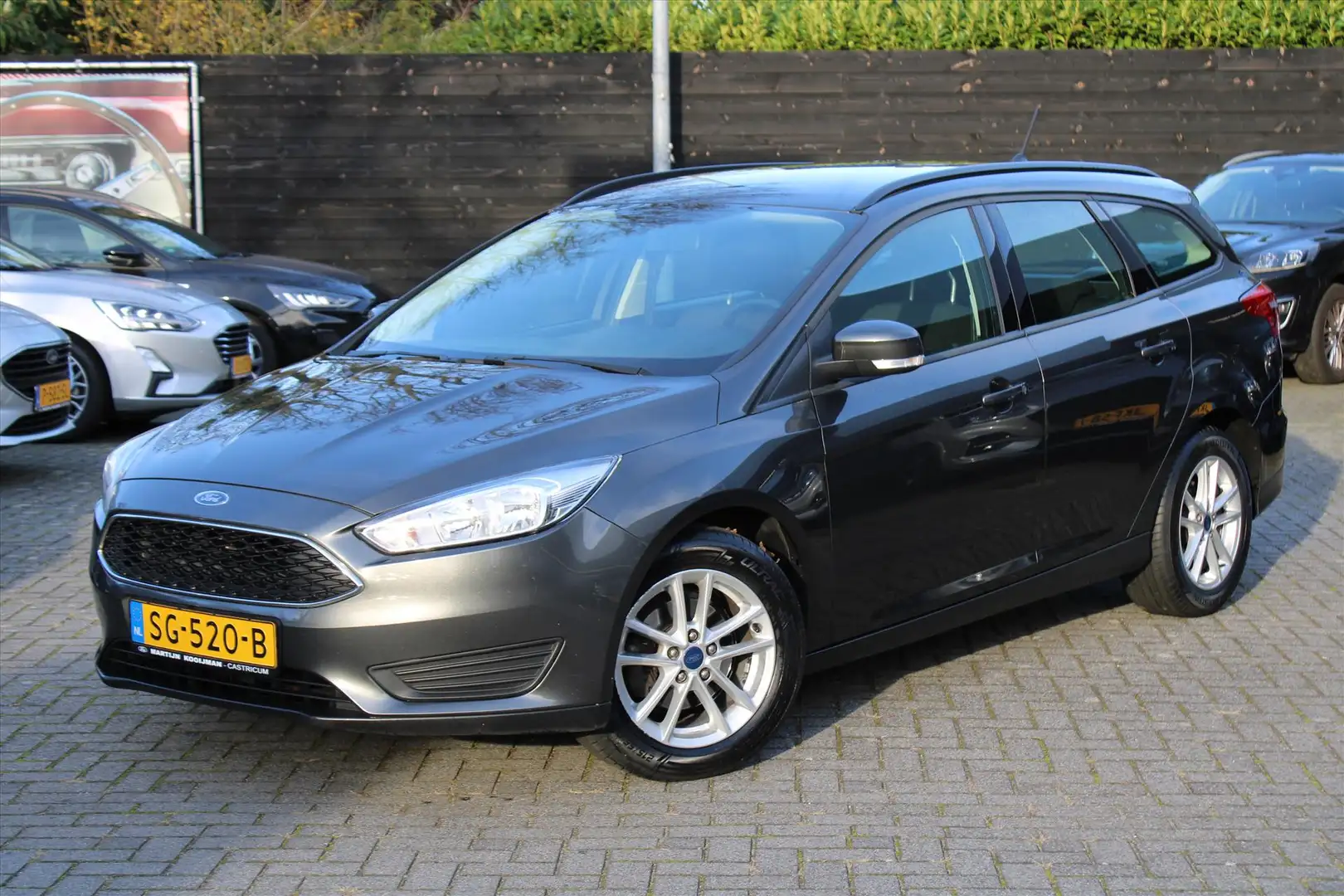 Ford Focus 1.0 EcoBoost 100pk Trend Wagon Gris - 1