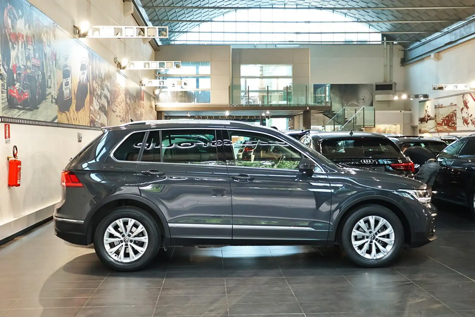 Volkswagen Tiguan 2.0 TDI 150cv SCR DSG Life - ADAS/LED/APP/AMBIENT Gris - 2