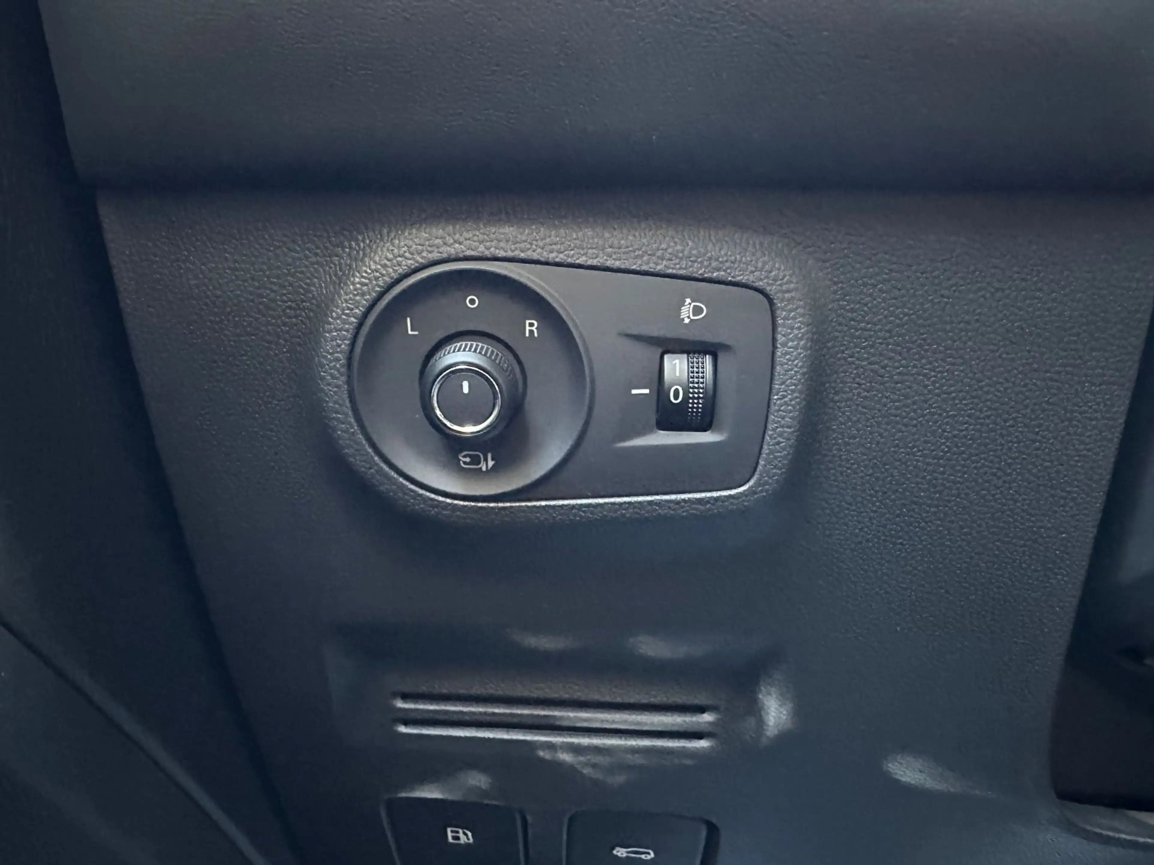 MG ZS Luxury 1.5 VTi LEDER+360°KAM+NAVI+SHZ+CARPLAY — photo 9