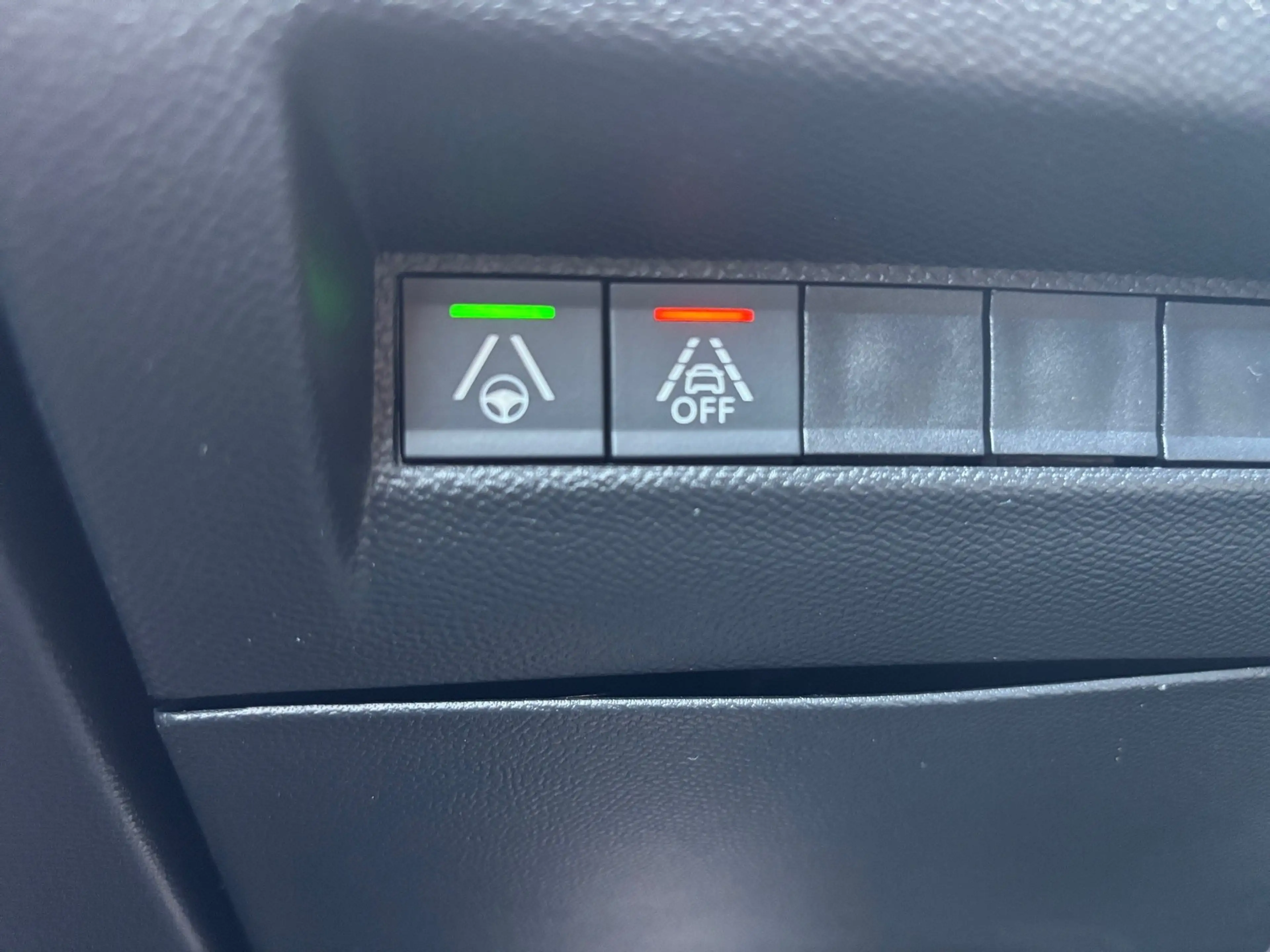 Peugeot 2008 1.2 PureTech 130 GT Pack ACC Pano LED LM — photo 7