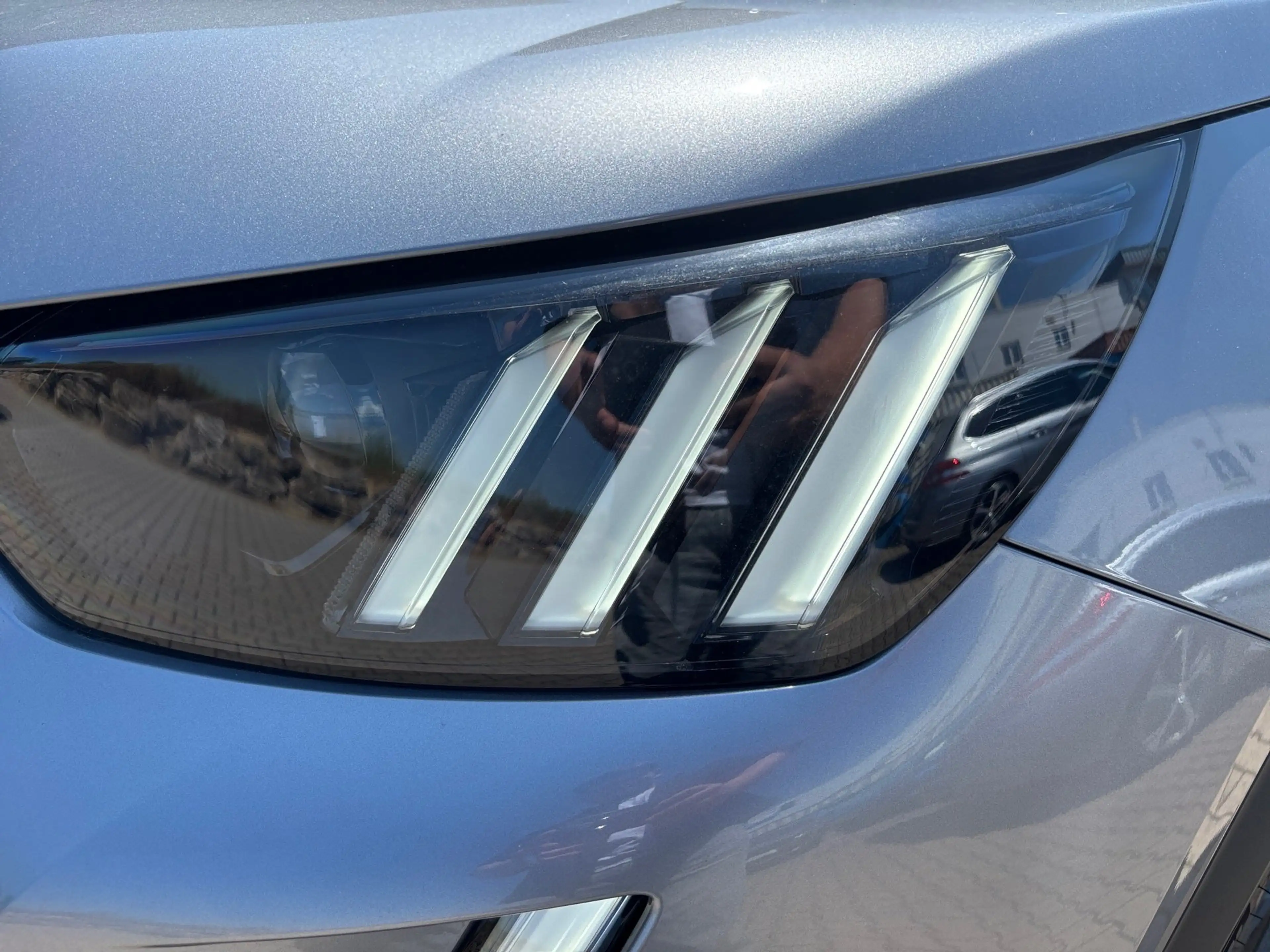 Peugeot 2008 1.2 PureTech 130 GT Pack ACC Pano LED LM — photo 3