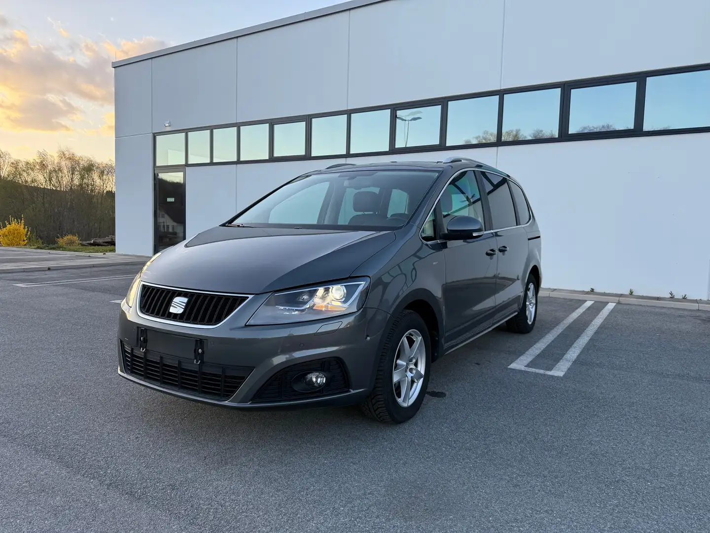 SEAT Alhambra Alhambra Style 2,0 TDI CR Style - ERSTBESITZ Grau - 1