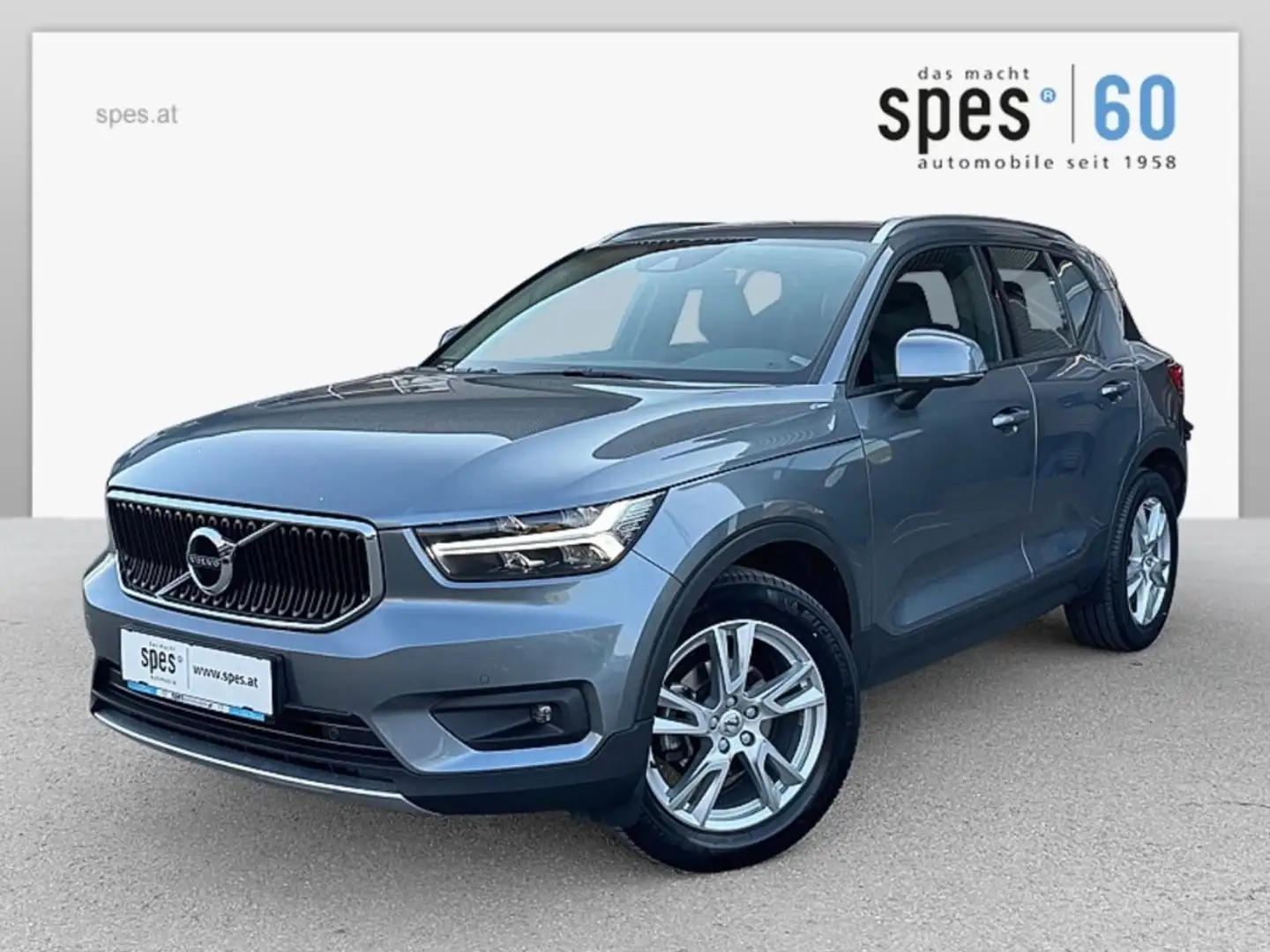 Volvo XC40 D3 Momentum Grau - 2