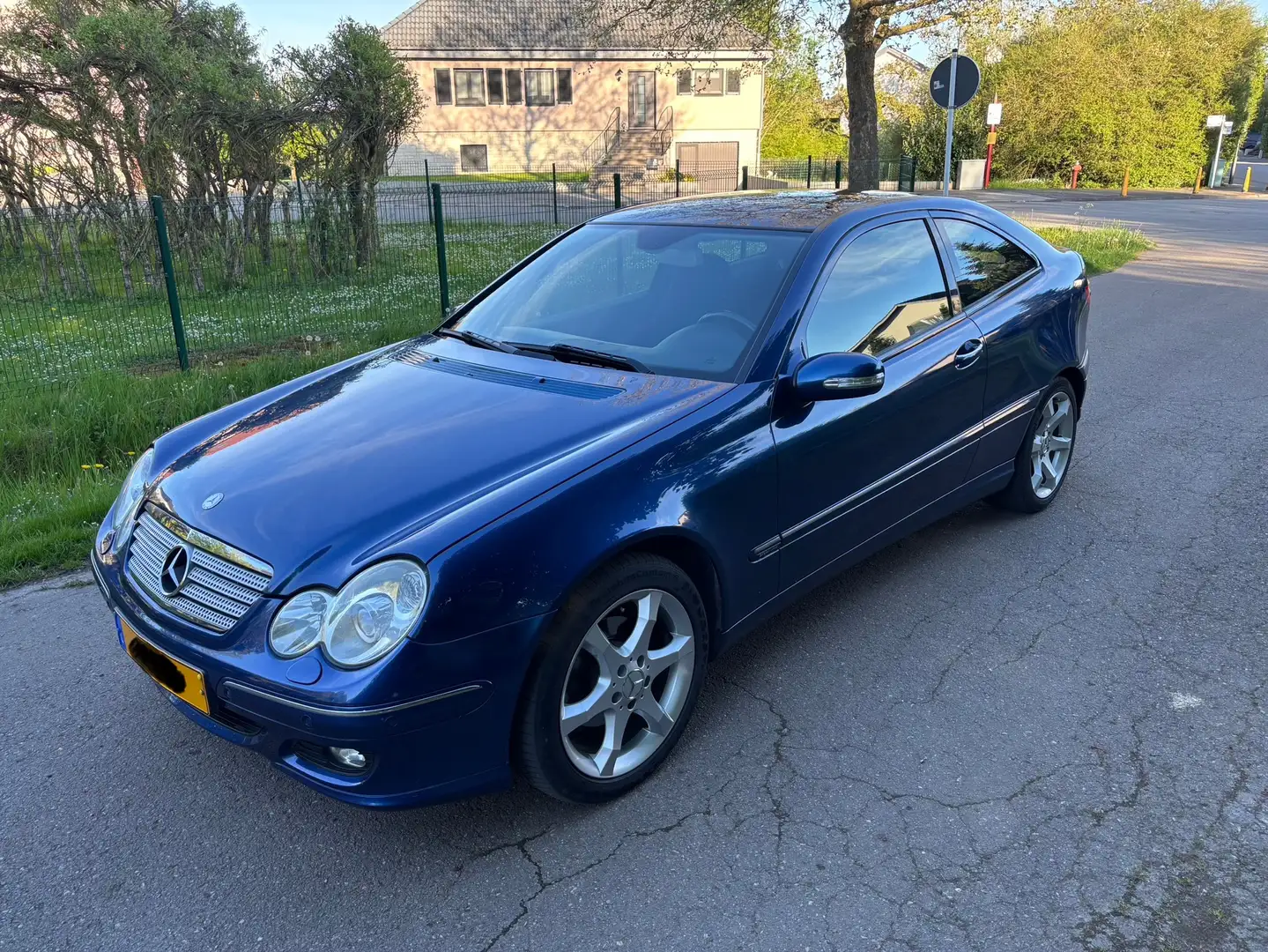 Mercedes-Benz C 220 C 220 CDI Sportcoupe DPF Sport Edition Bleu - 1