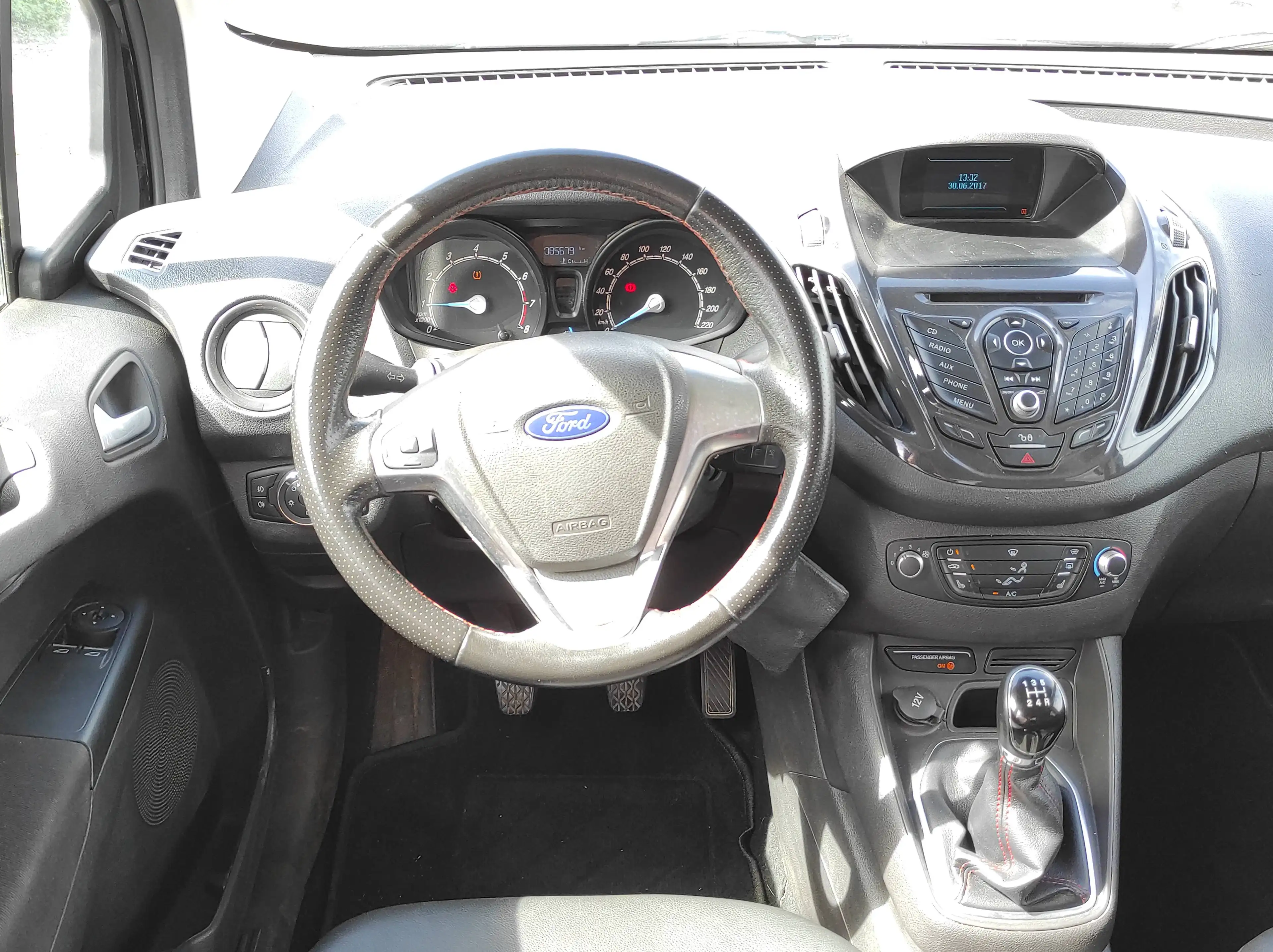 Ford Tourneo Courier 1.0 EURO-6 KLIMA USB RADIO SCHIEBETÜR ALU Sport — photo 13