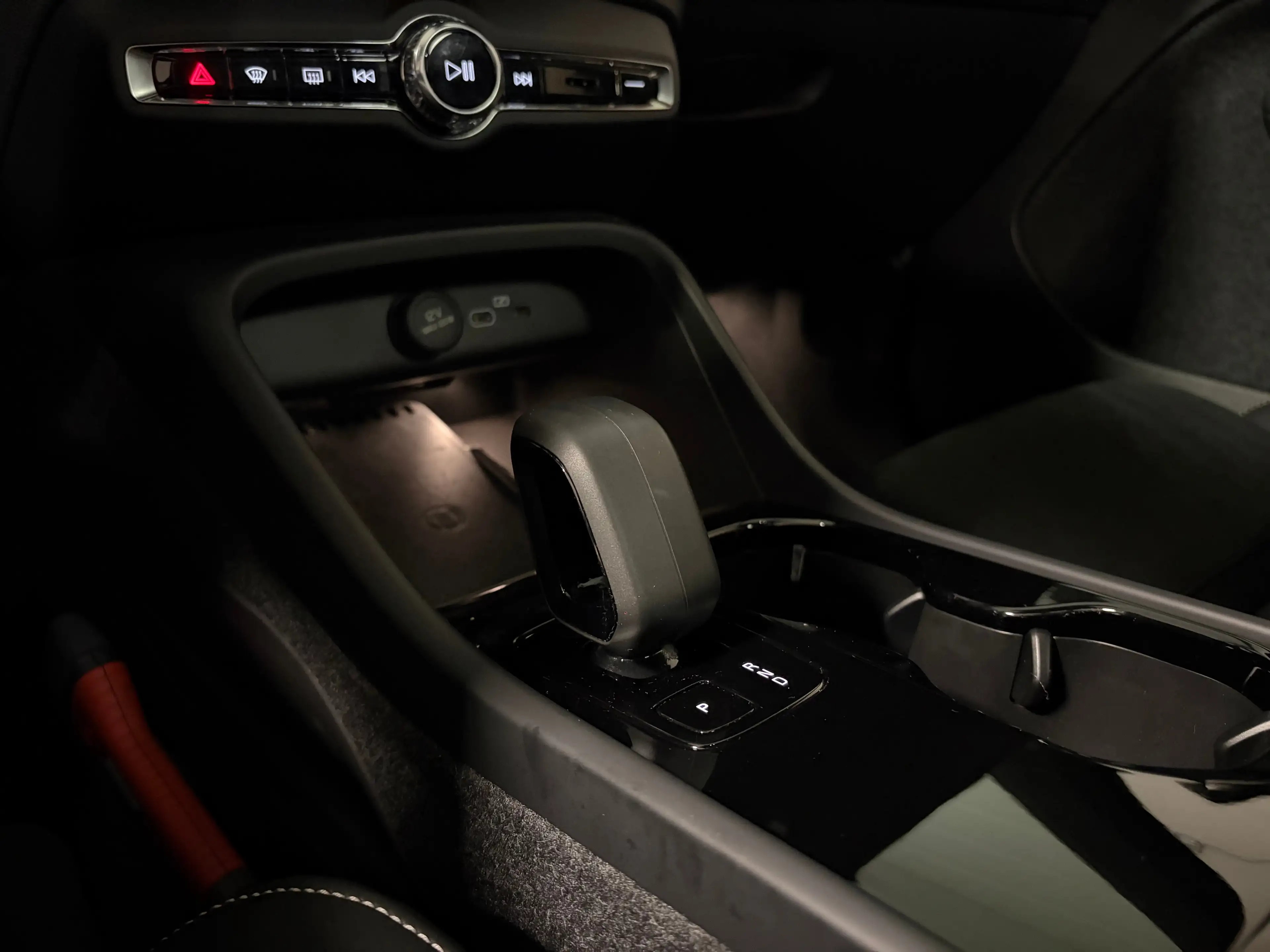 Volvo EX40 Single Motor Extended Range Ultra Black Ed. 82 kWh — photo 42