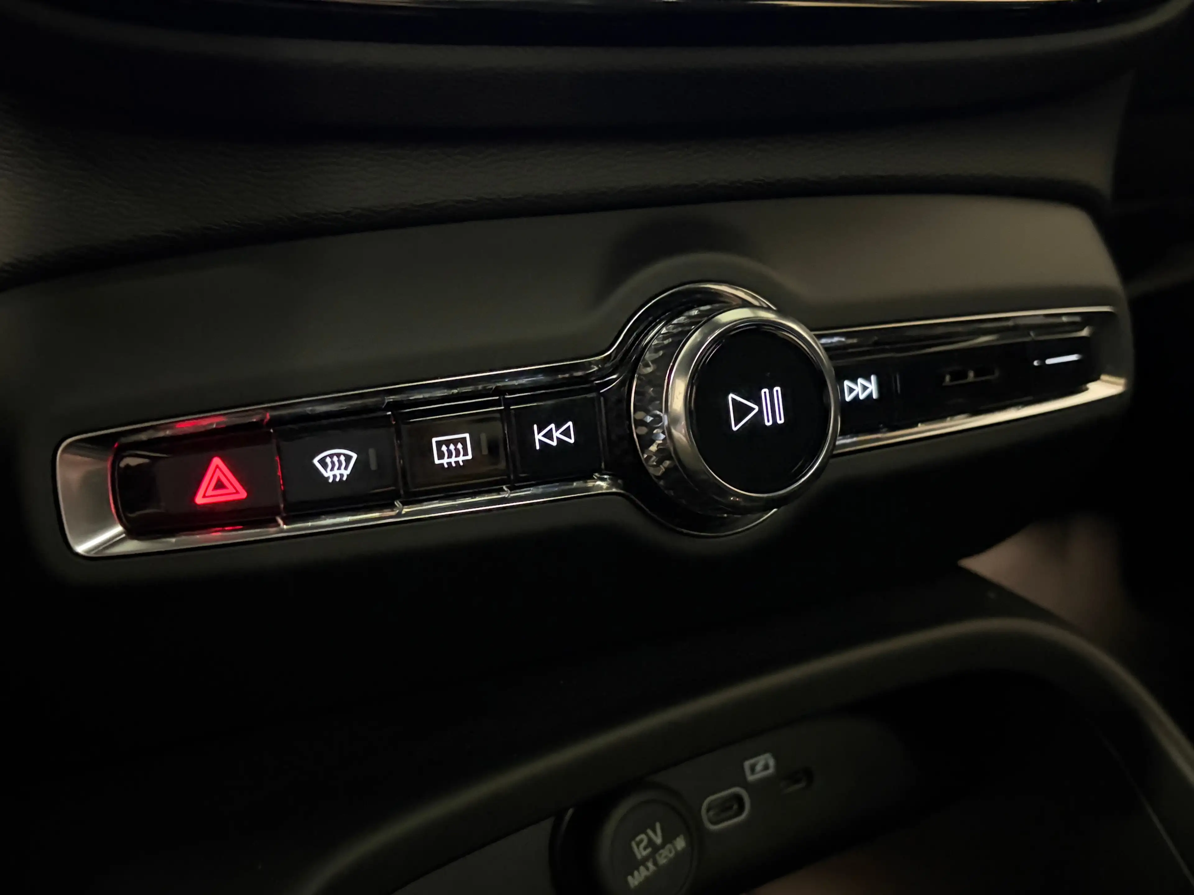 Volvo EX40 Single Motor Extended Range Ultra Black Ed. 82 kWh — photo 43