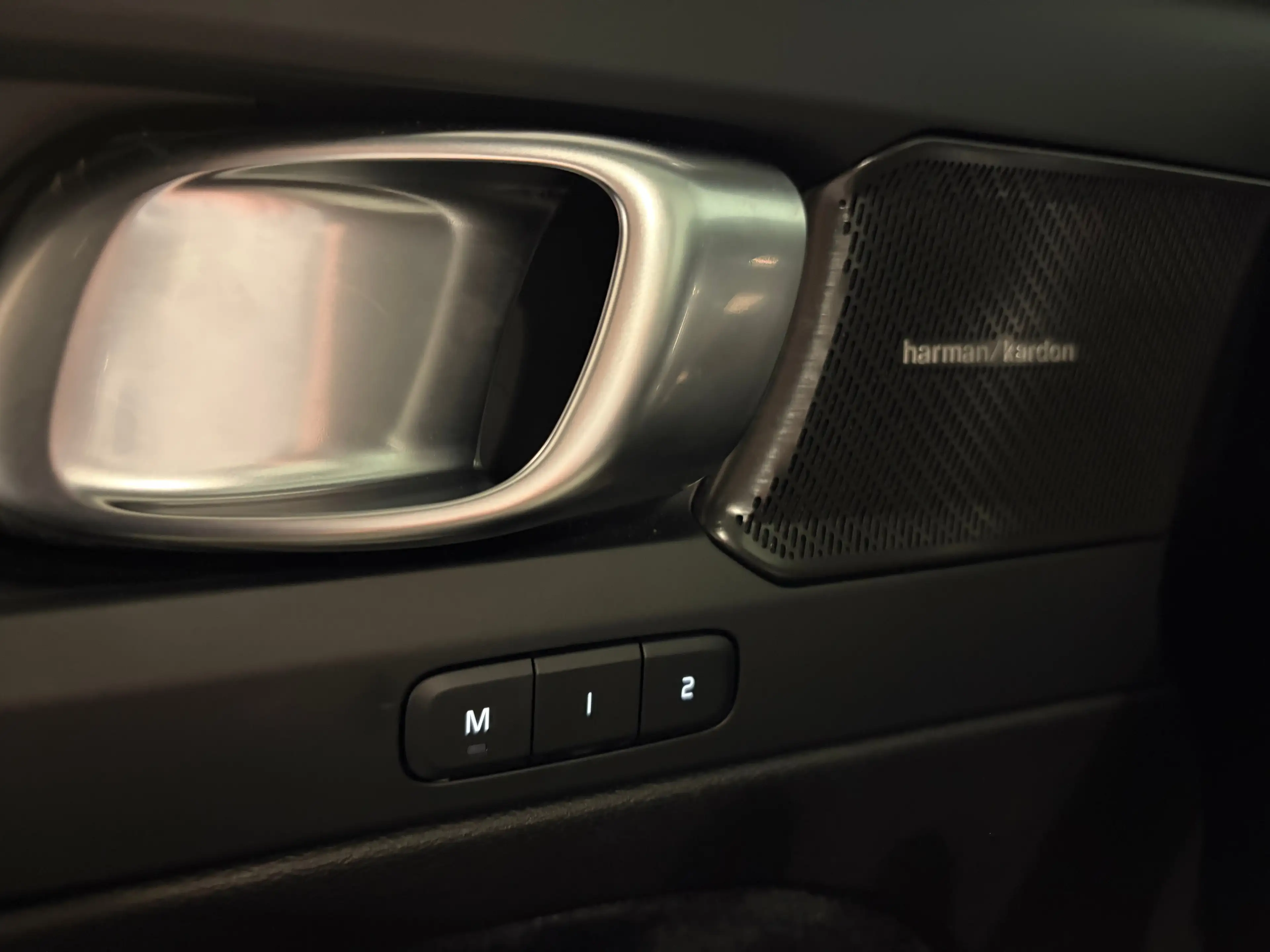 Volvo EX40 Single Motor Extended Range Ultra Black Ed. 82 kWh — photo 44