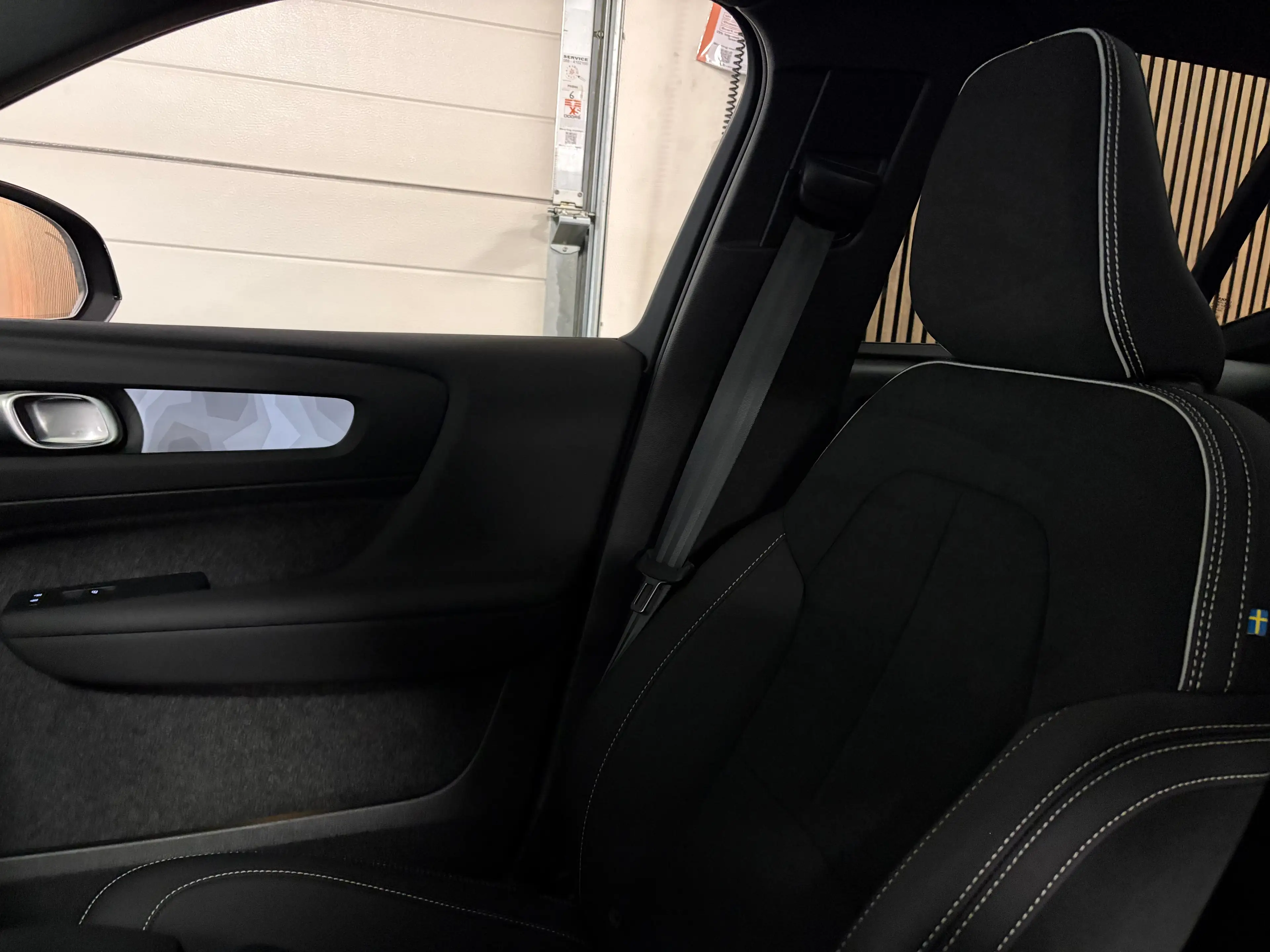 Volvo EX40 Single Motor Extended Range Ultra Black Ed. 82 kWh — photo 38